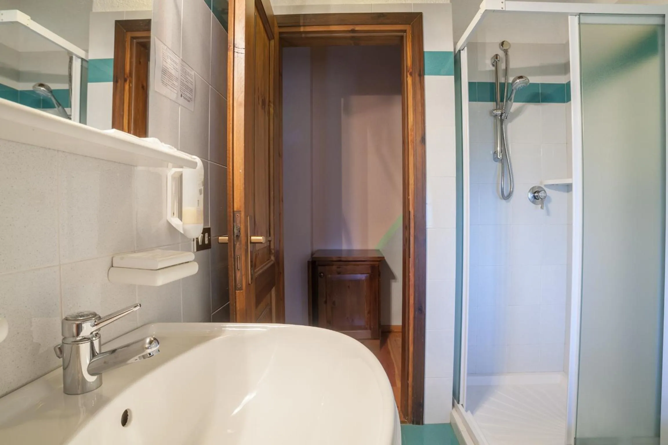 Bathroom in Albergo Boule de Neige