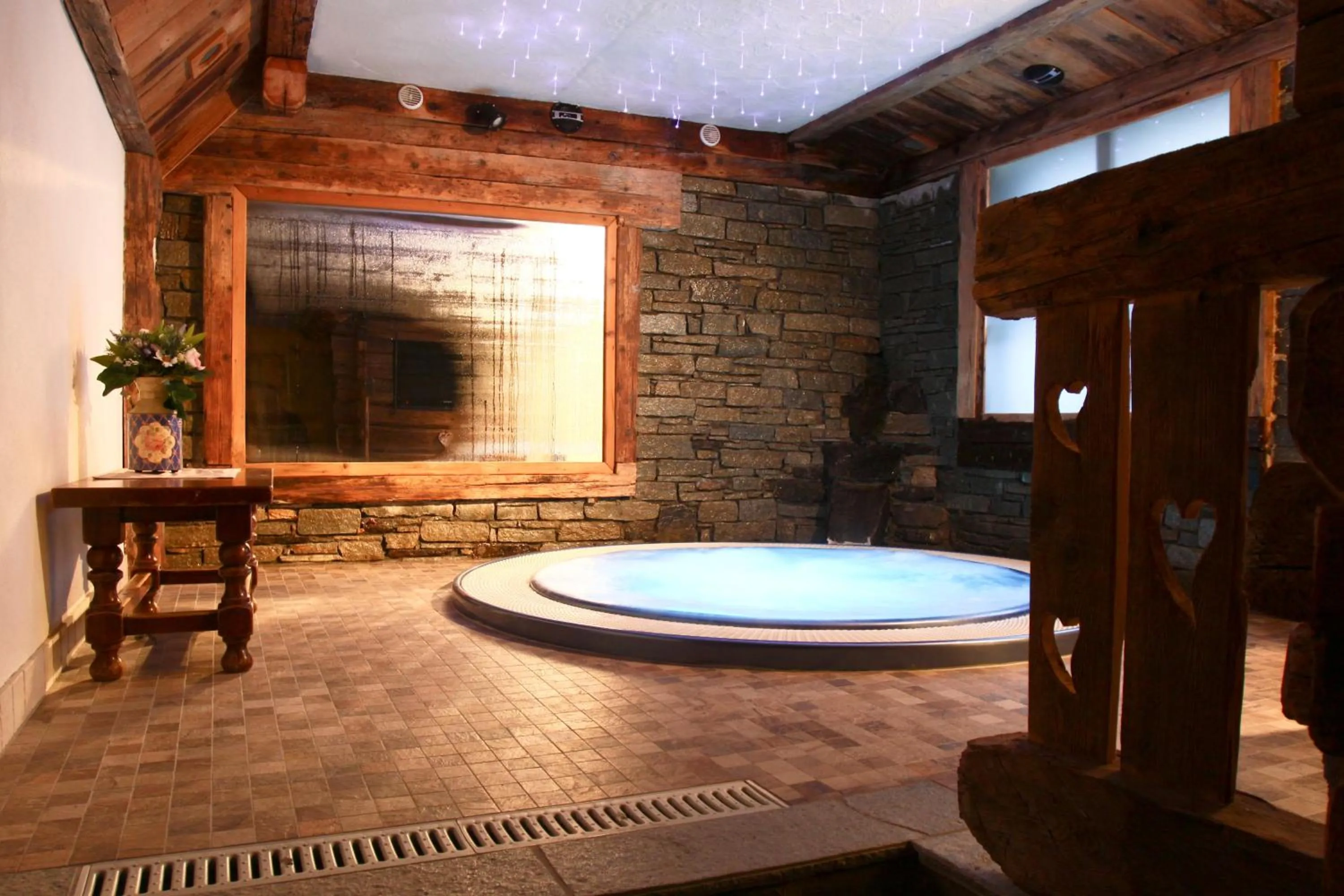 Hot Tub in Albergo Boule de Neige