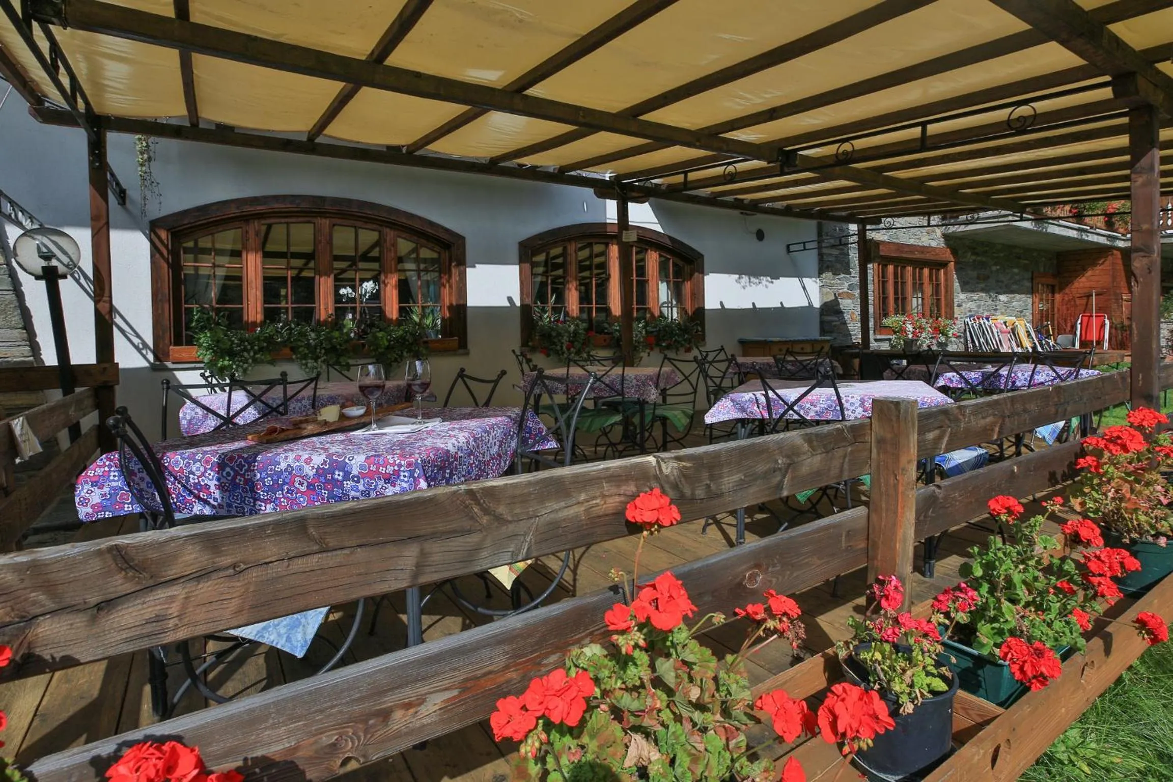 Restaurant/places to eat in Albergo Boule de Neige