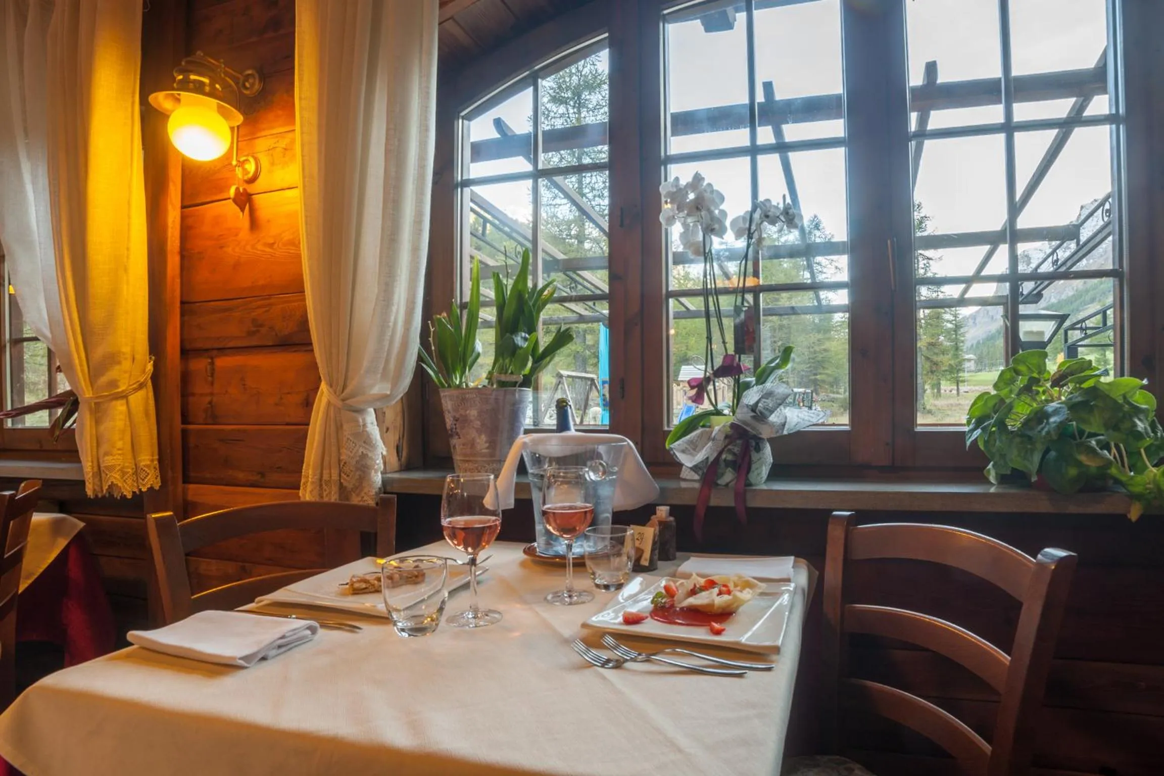 Restaurant/places to eat in Albergo Boule de Neige