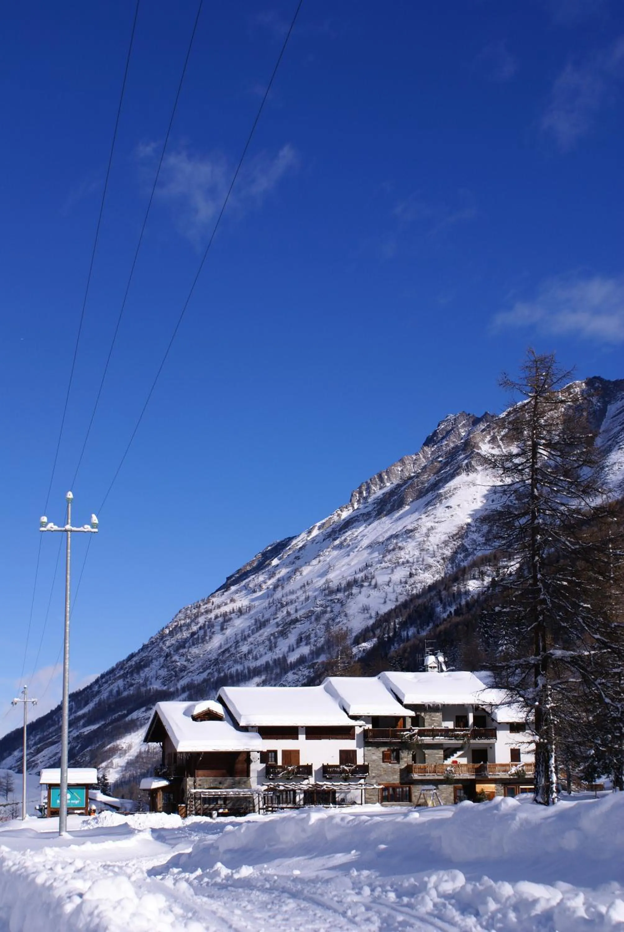 Facade/entrance in Albergo Boule de Neige