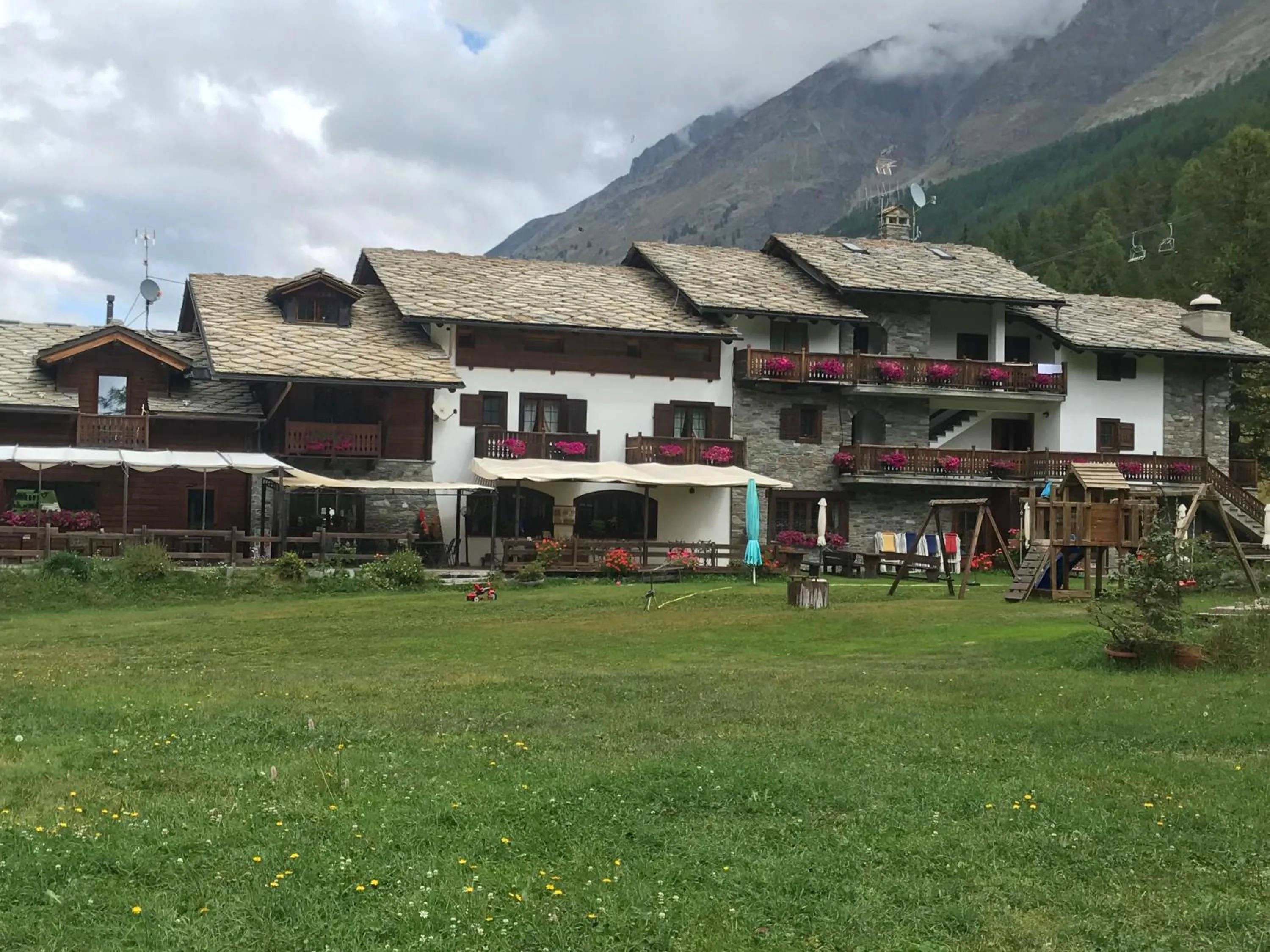 Property building in Albergo Boule de Neige