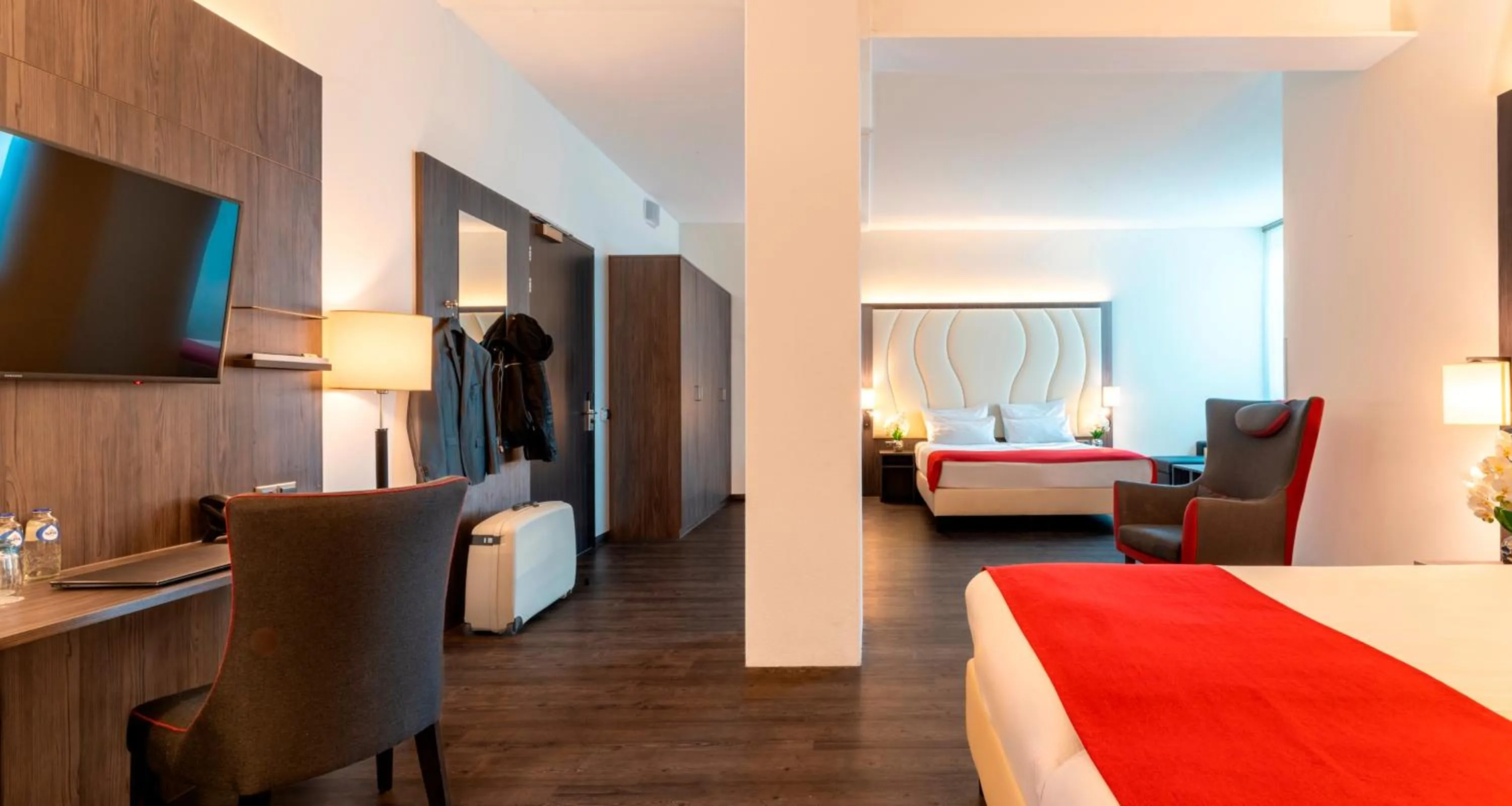 TV and multimedia, Bed in PLAZA Premium Almere