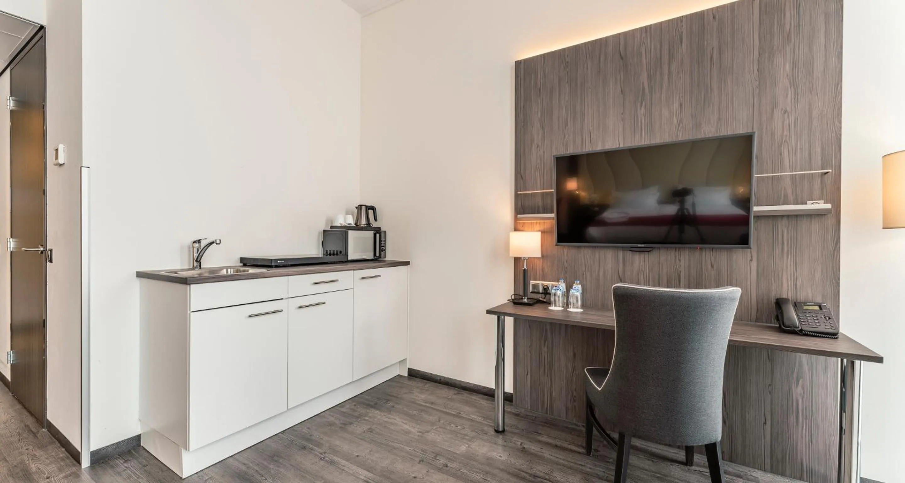 TV and multimedia in PLAZA Premium Almere