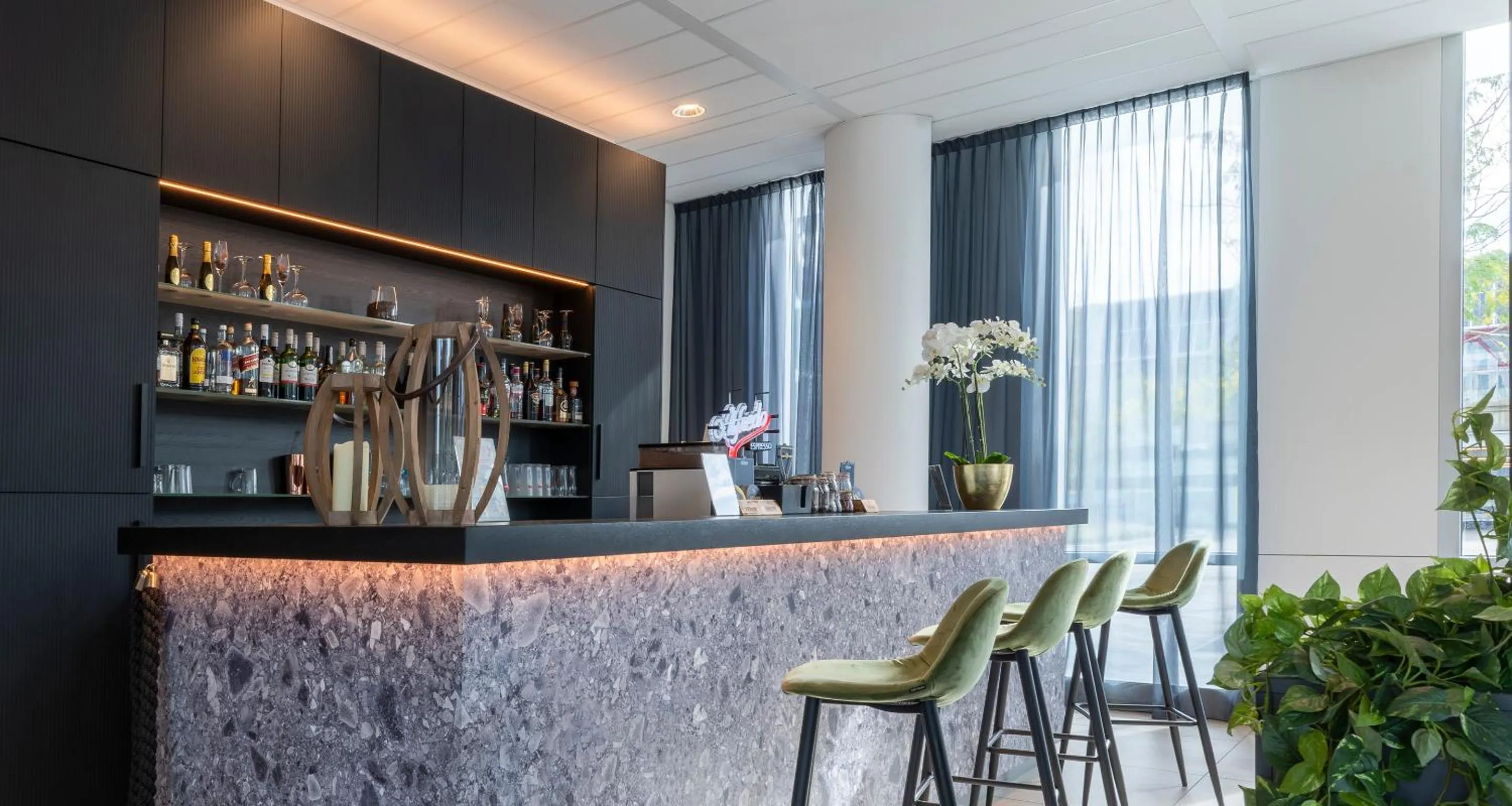 Lounge or bar in PLAZA Premium Almere