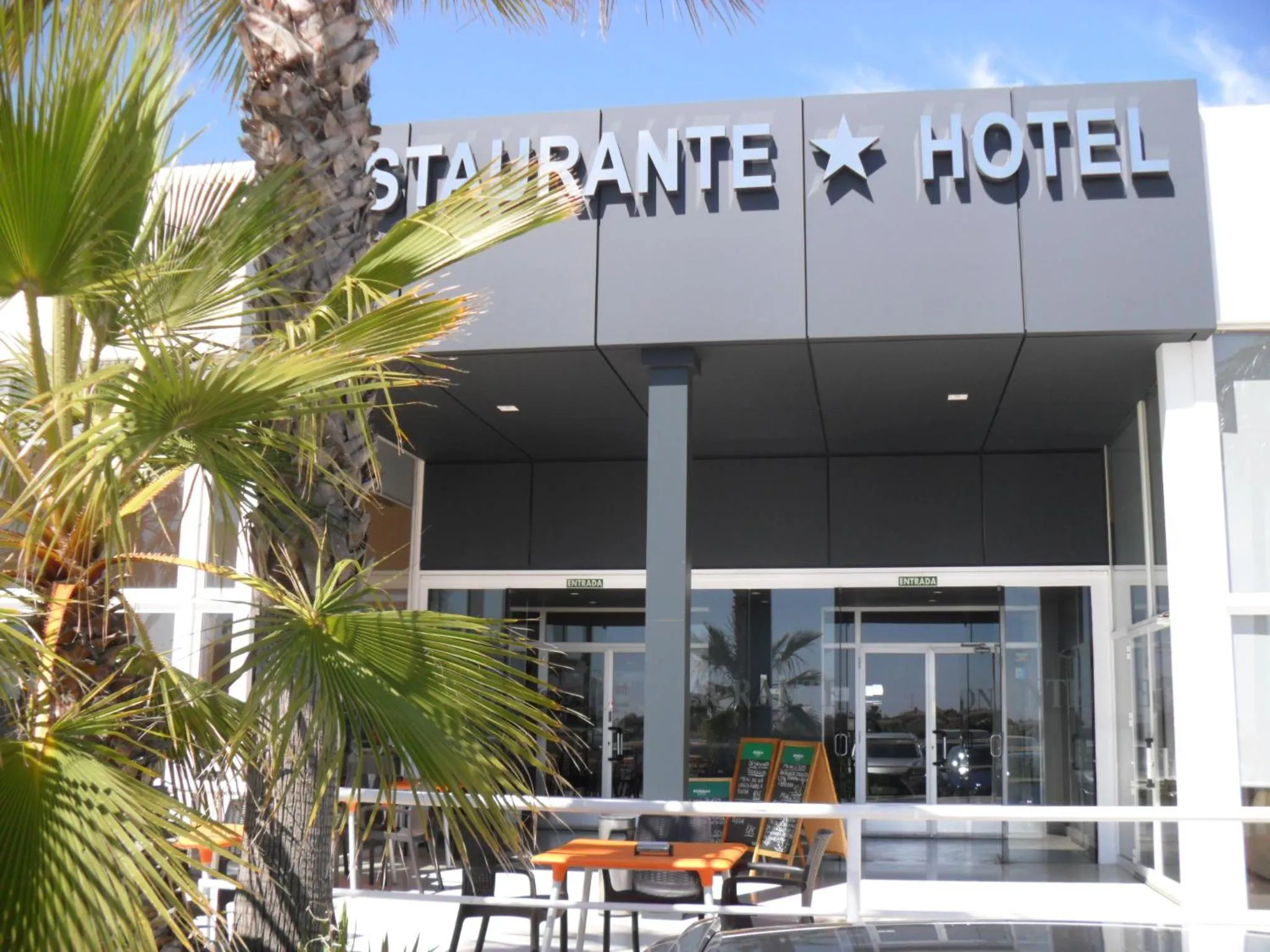 Facade/entrance in Hotel Lo Monte