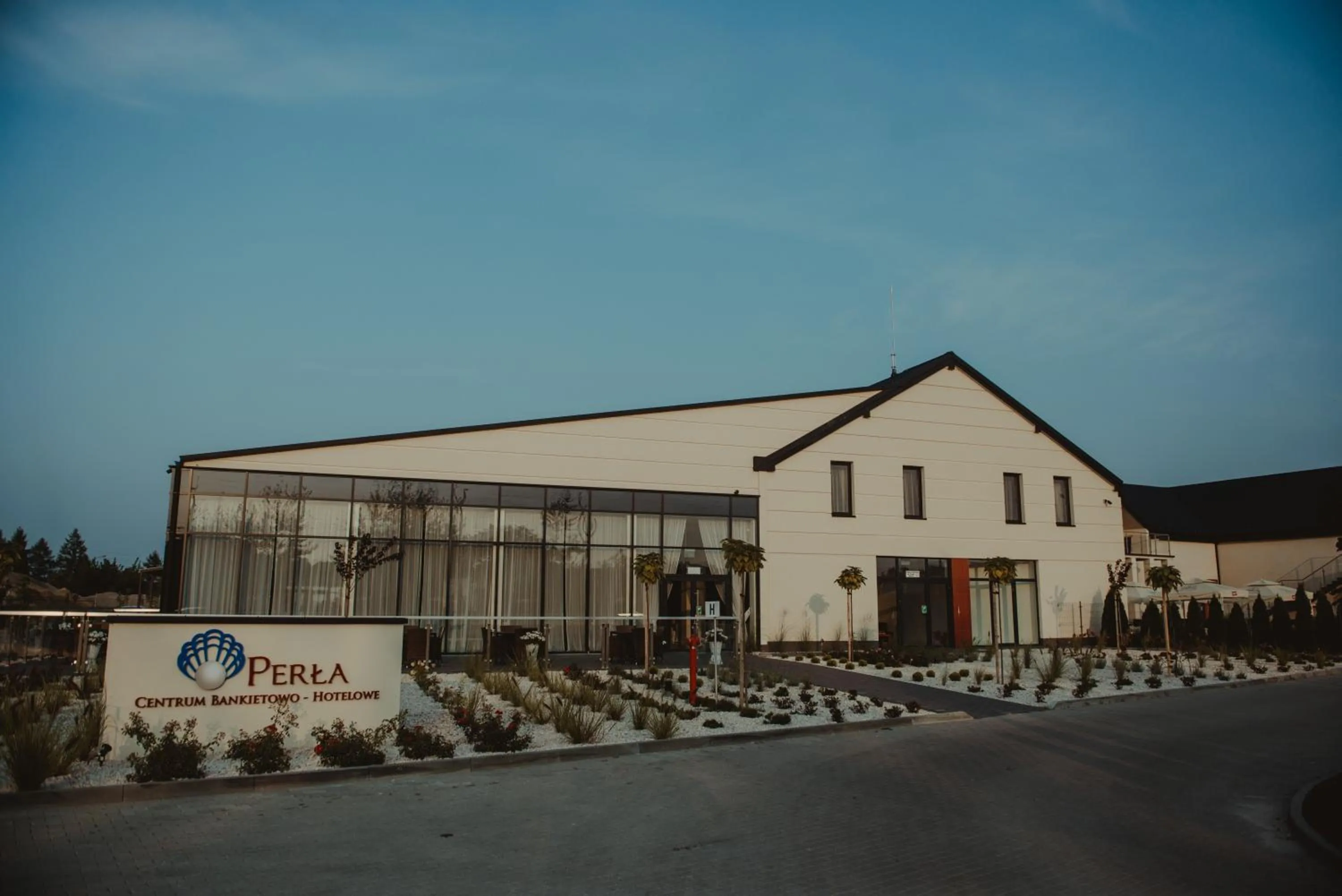 Facade/entrance in Centrum Bankietowo - Hotelowe "Perła"