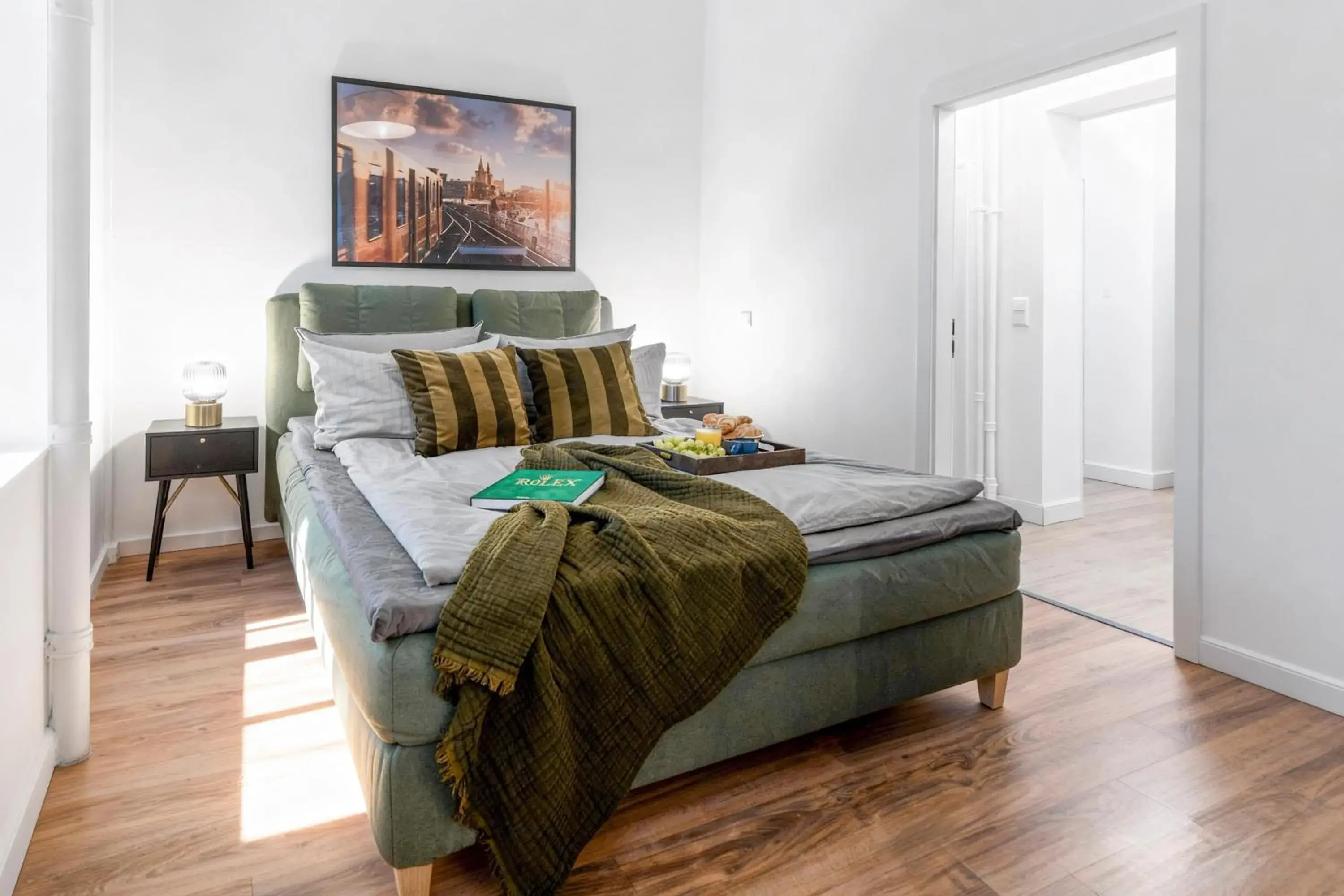 The Düsseldorfer, 1 BR, 1 living room, group & family friendly, ideal for 2 - 4 Guests The Düsseldorfer, 1 BR, 1 living room, group & family friendly, ideal for 2 - 4 Guests