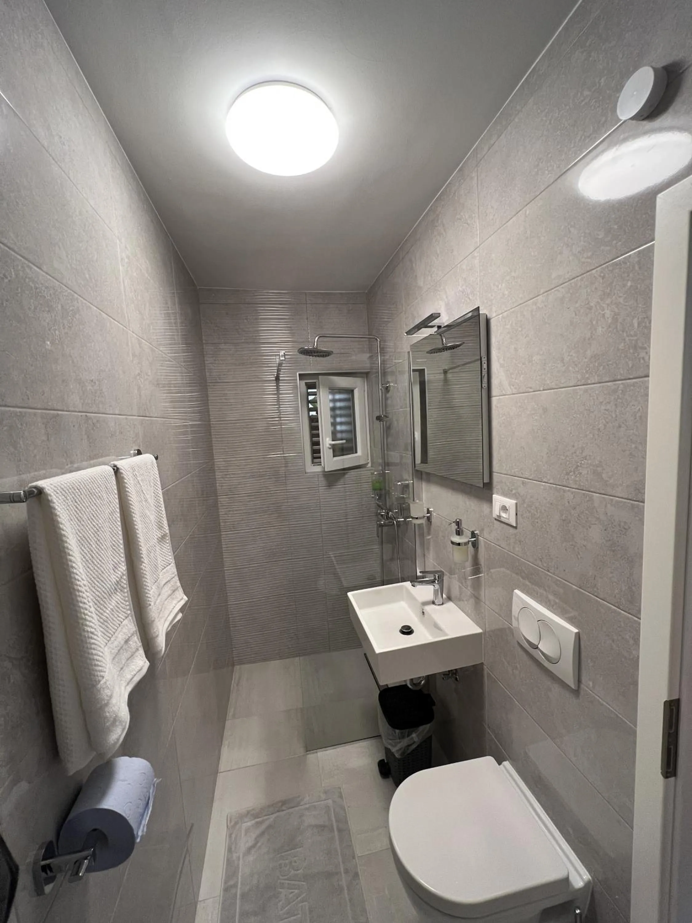 Bathroom in Rooms Edna