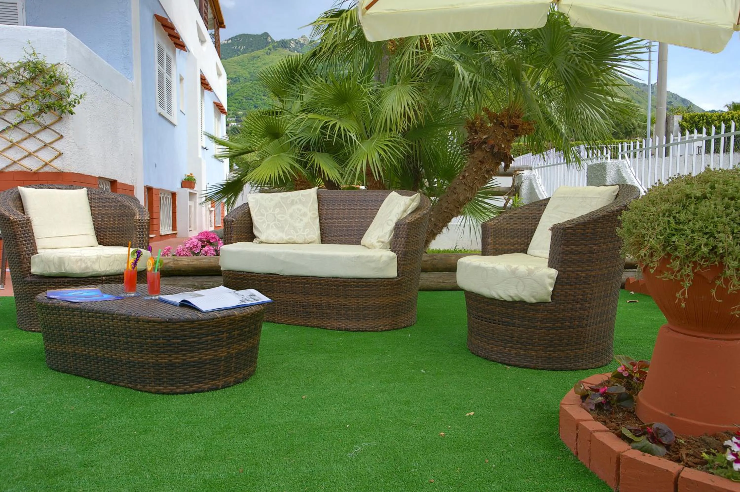 Facade/entrance in Iris Hotel