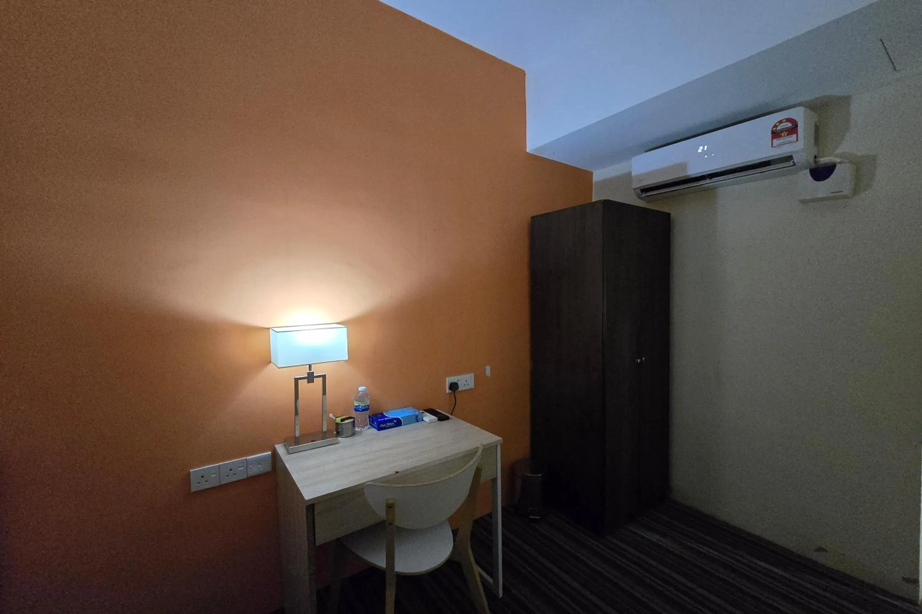 wardrobe in Hotel Seri Warisan Melaka, Stadium Hang Tuah