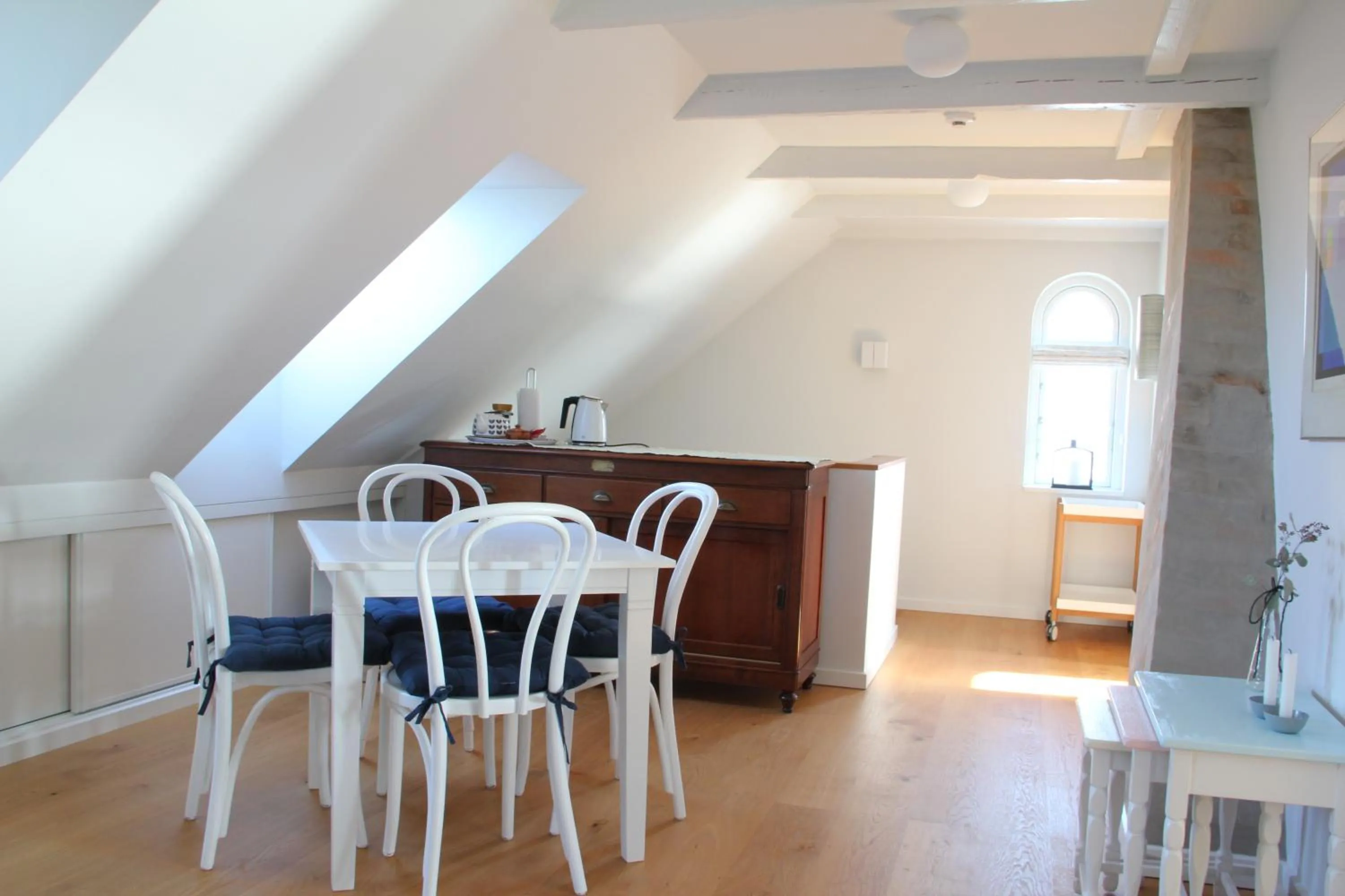 Seating area in Troense Bed and Breakfast by the sea