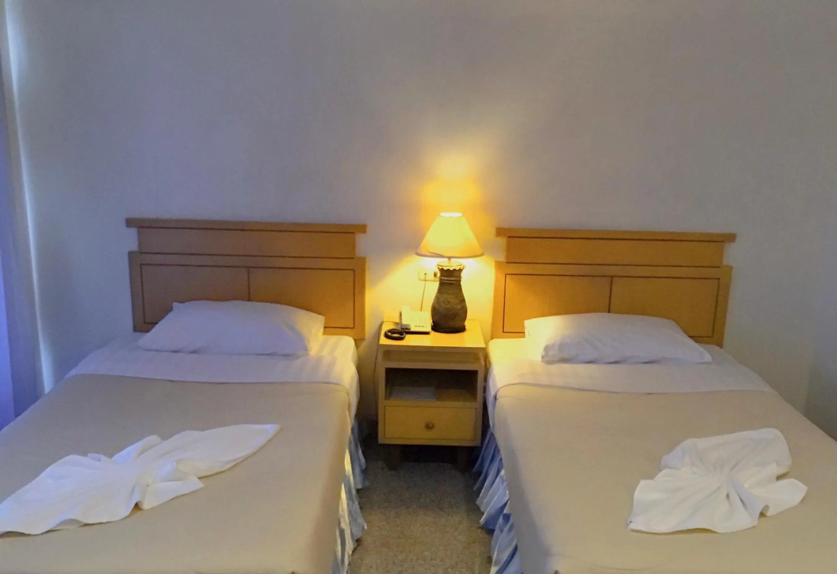 Bed in Maneerote Hotel