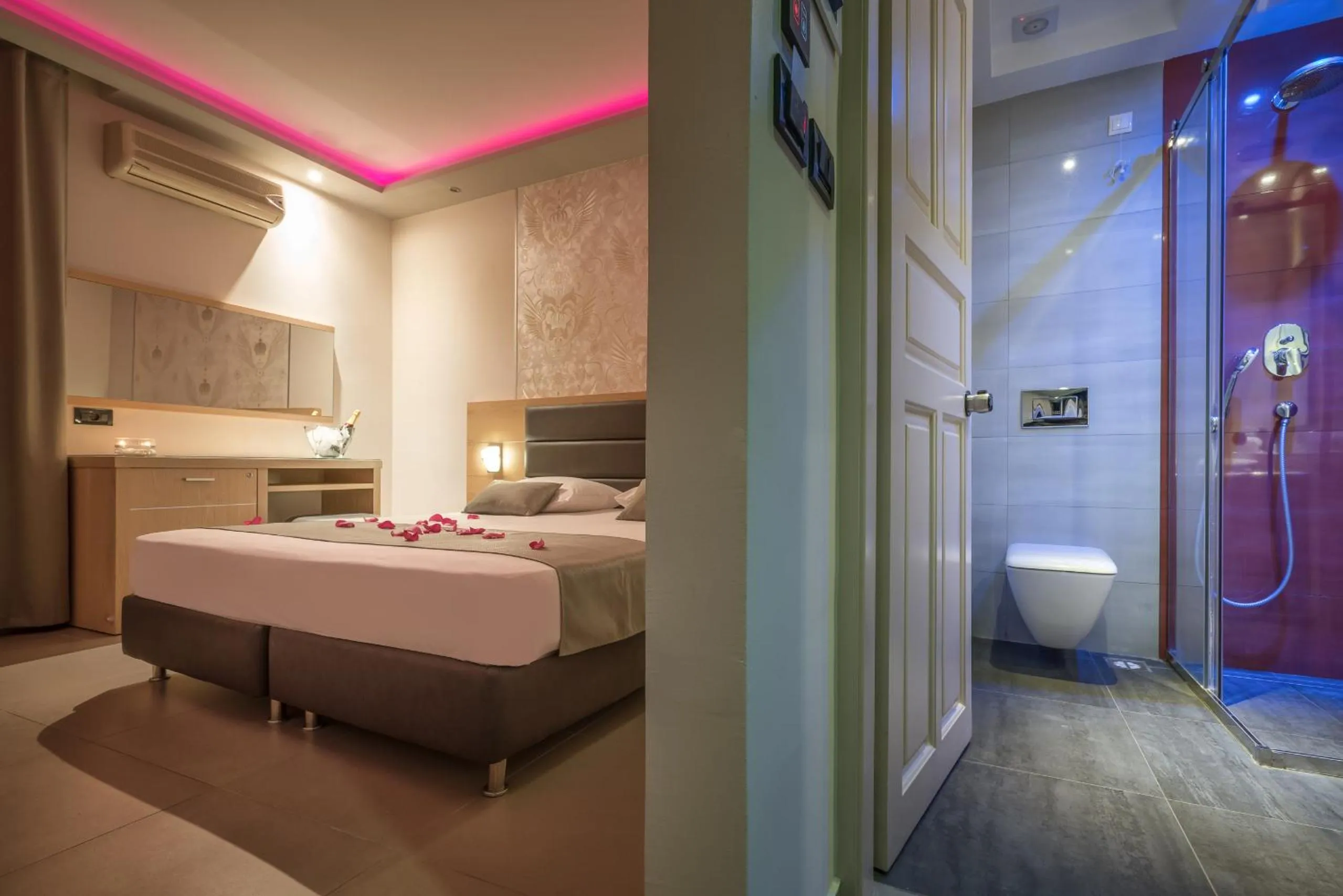 Bathroom, Bed in Tzante Hotel Zakynthos, Adults Only