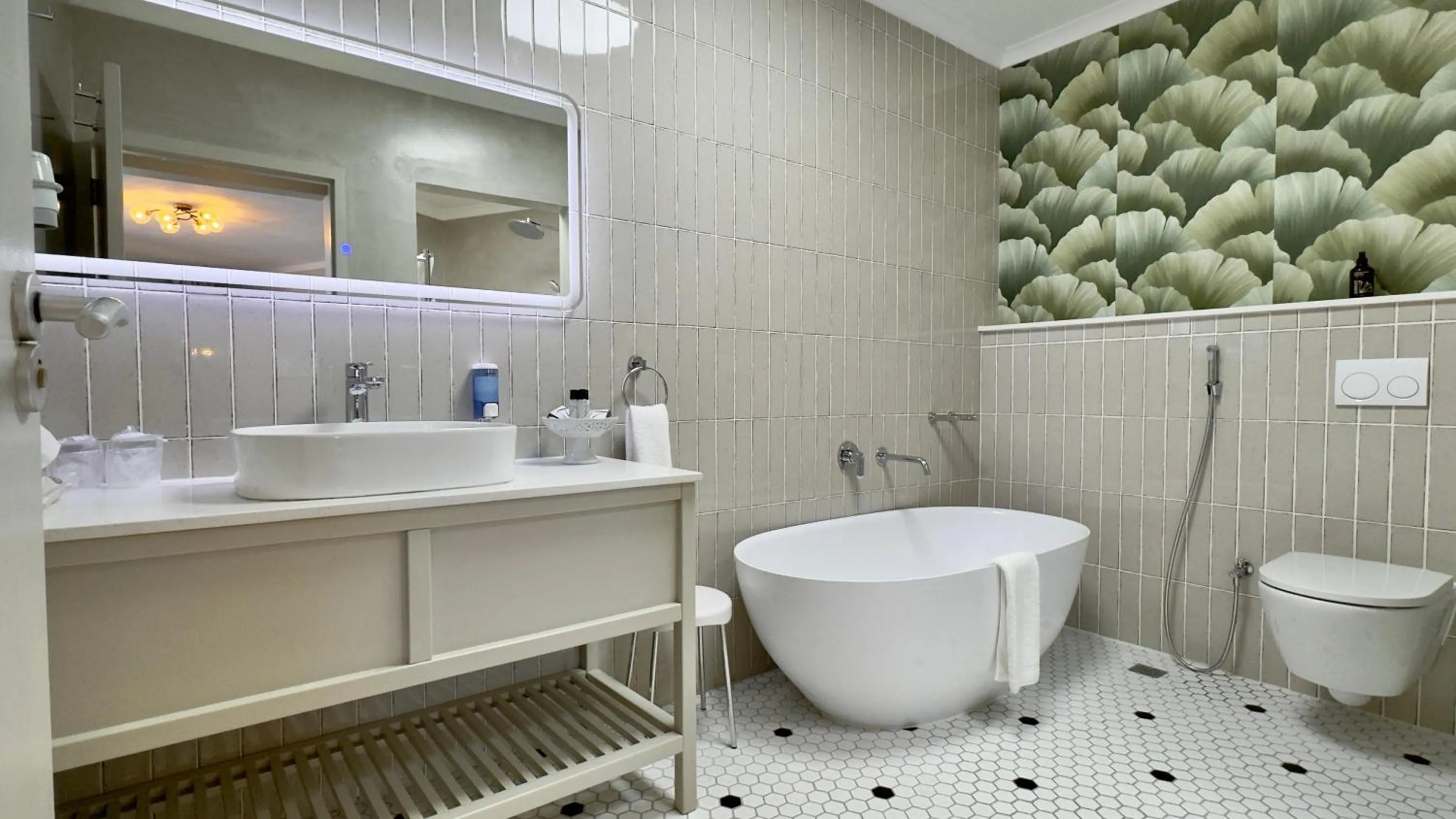 Shower in Lüderitz Nest Hotel