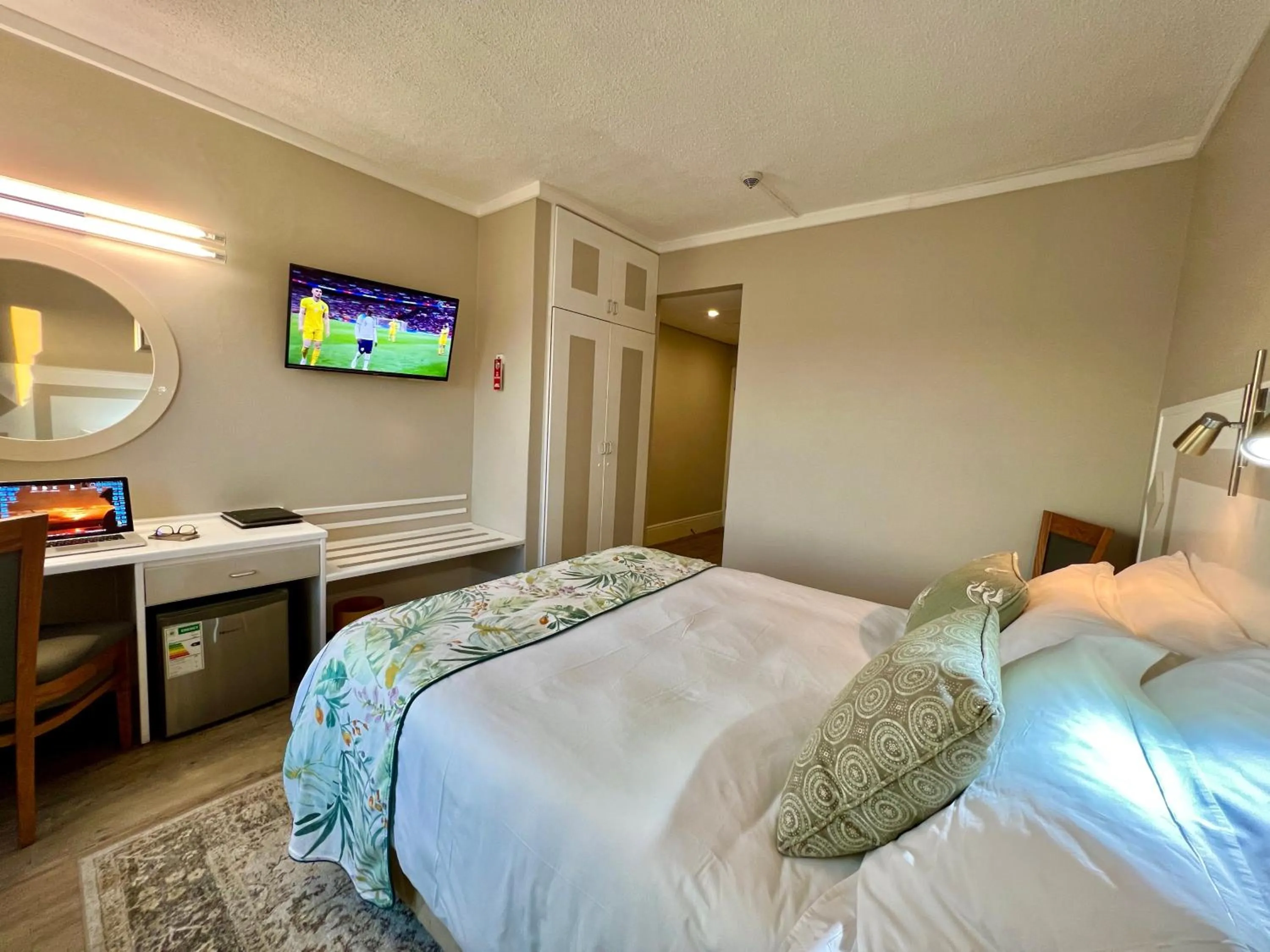 Sea view, Bed in Lüderitz Nest Hotel