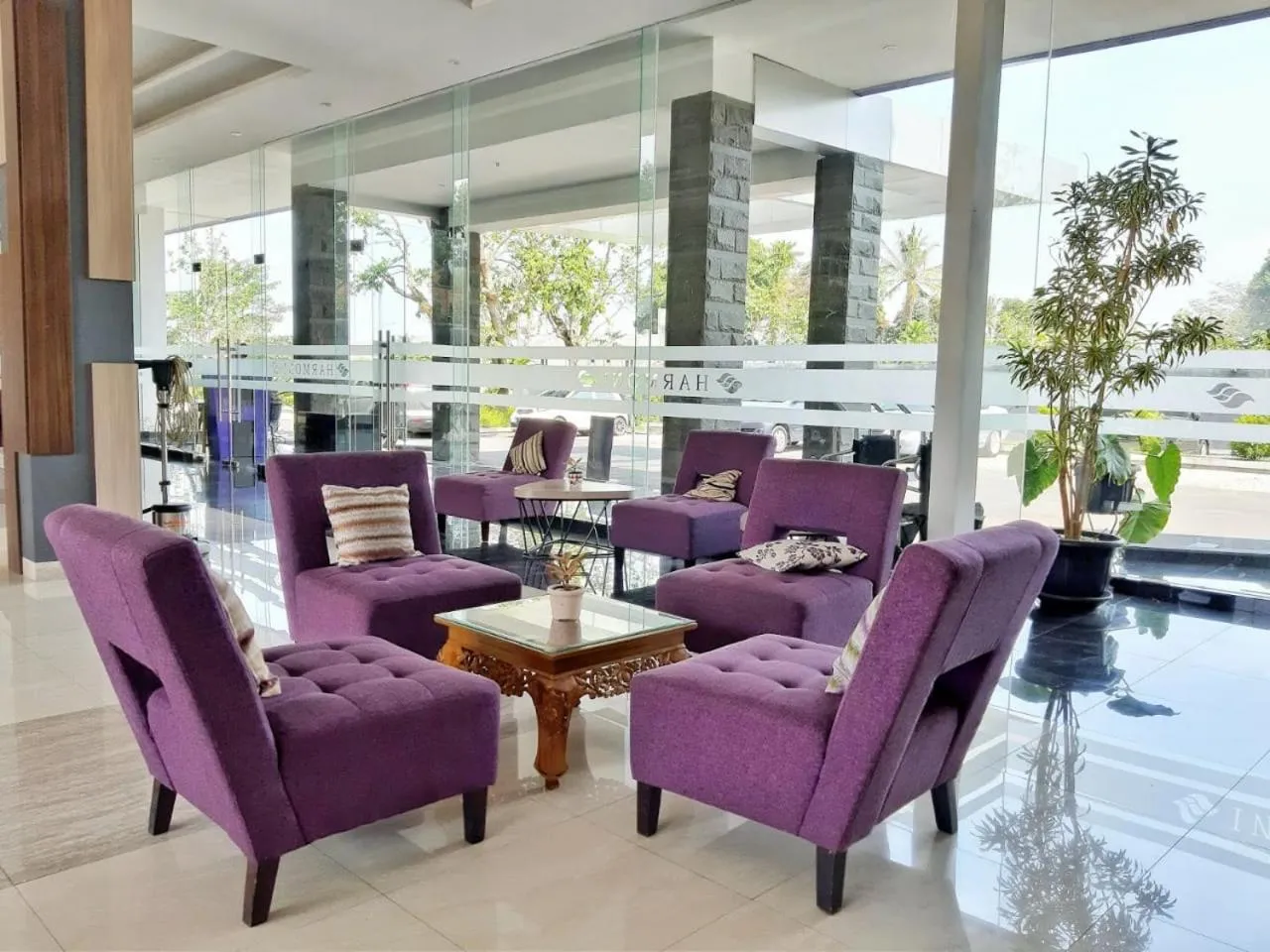 Lobby or reception in Harmoni Hotel Garut