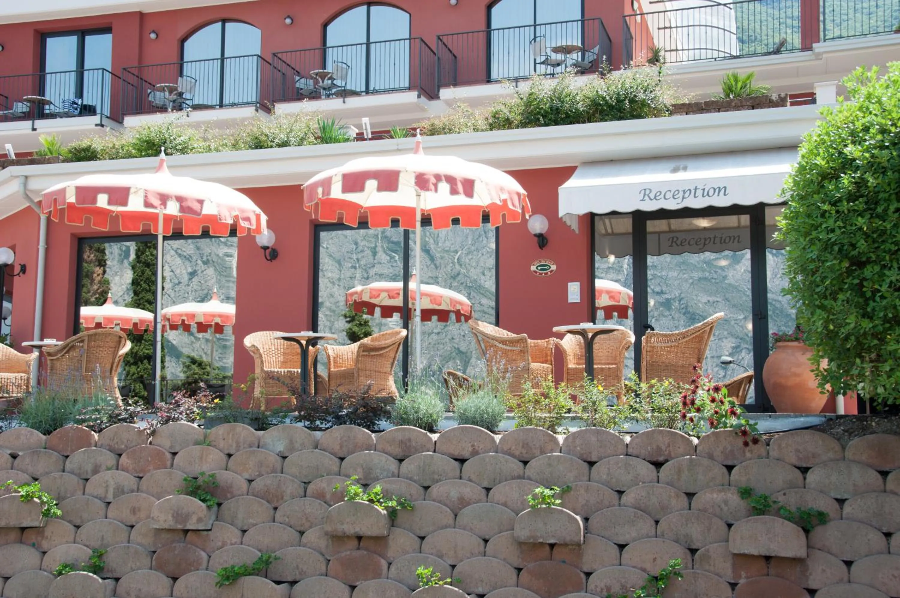 Facade/entrance in Hotel Oasi Beach