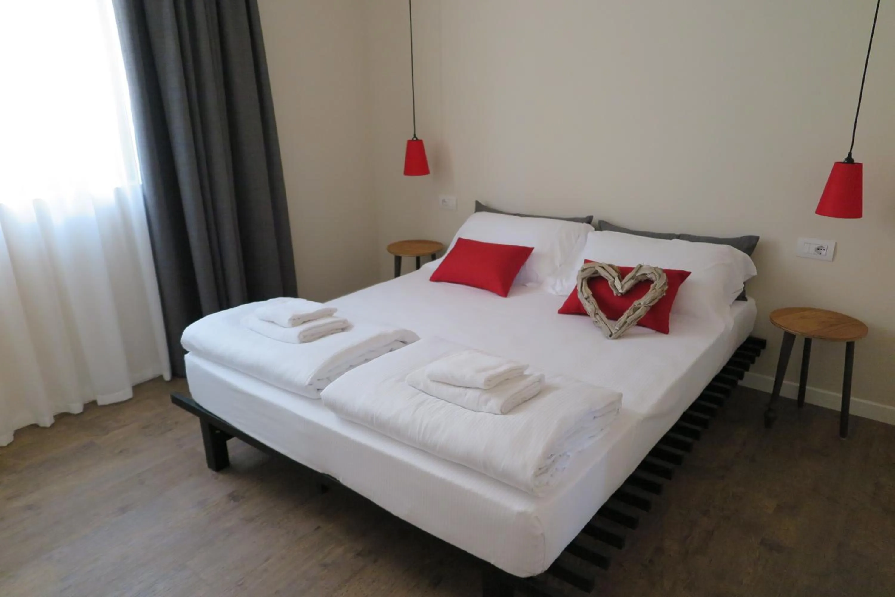 Bedroom, Bed in Hotel Oasi Beach