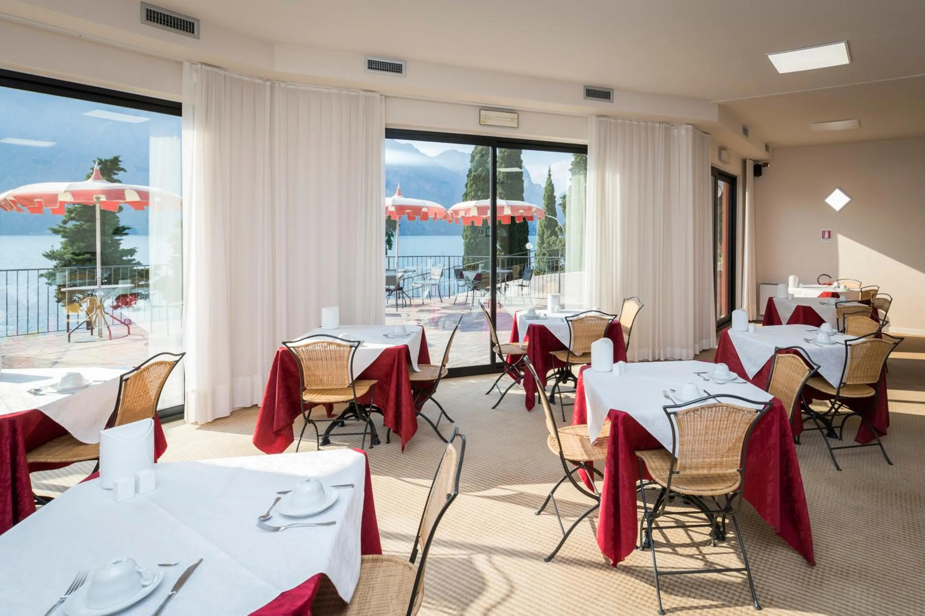 Breakfast in Hotel Oasi Beach