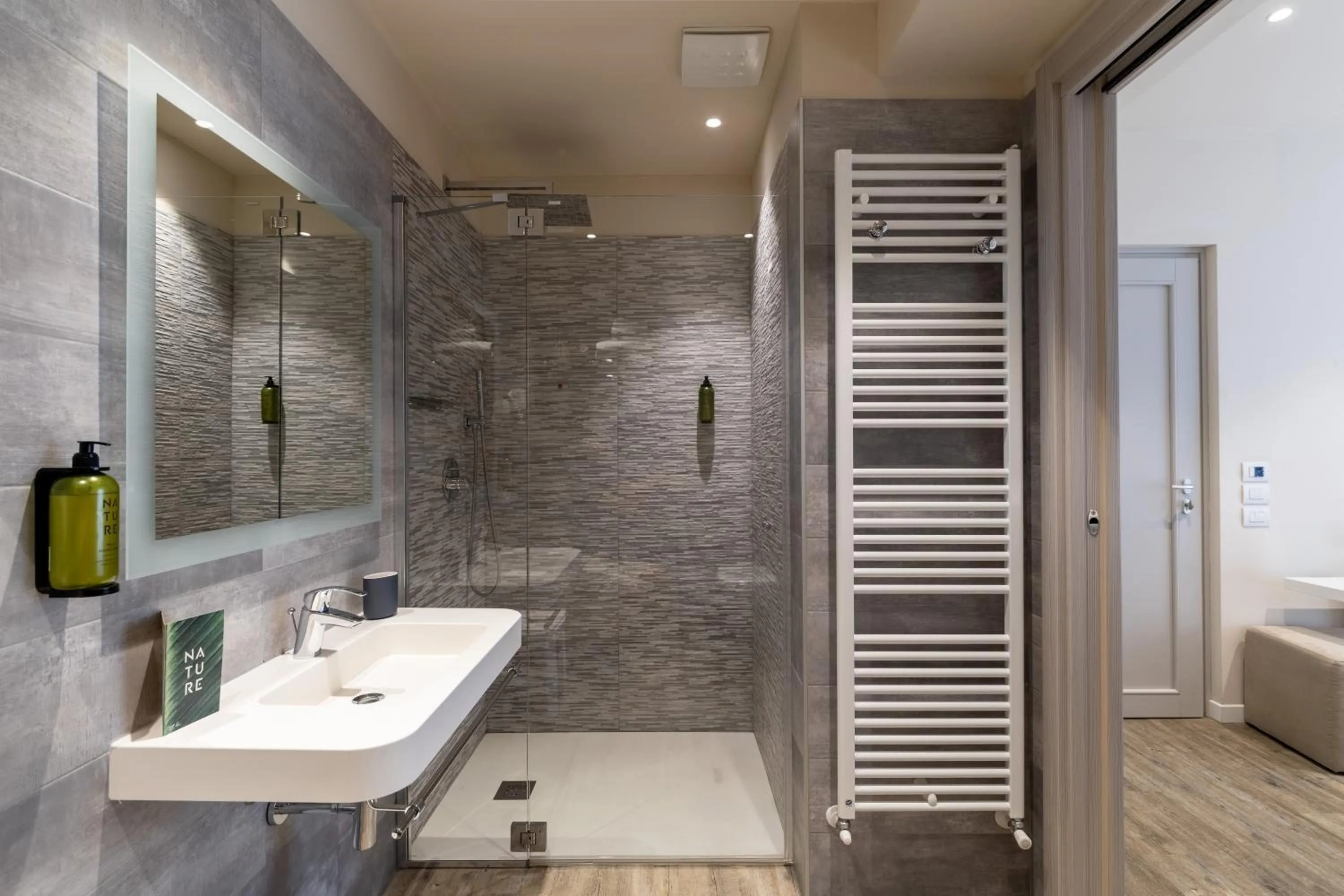 Bathroom in Hotel Oasi Beach