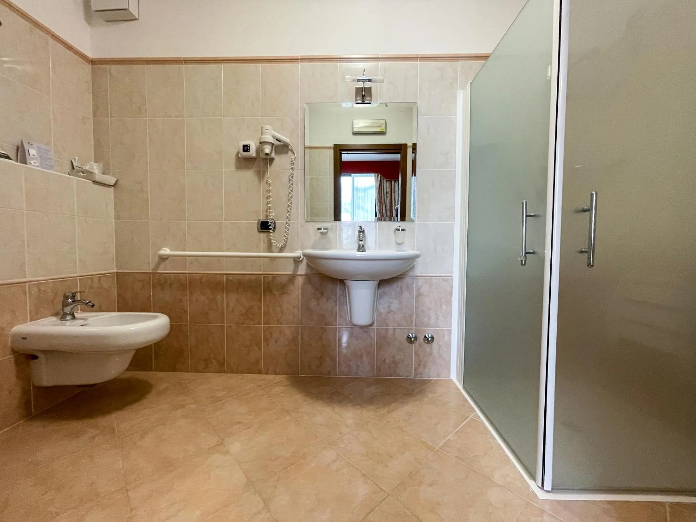 Bathroom in Hotel Oasi Beach