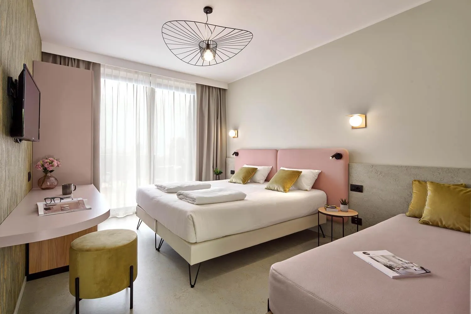 Bedroom, Bed in Hotel Oasi Beach