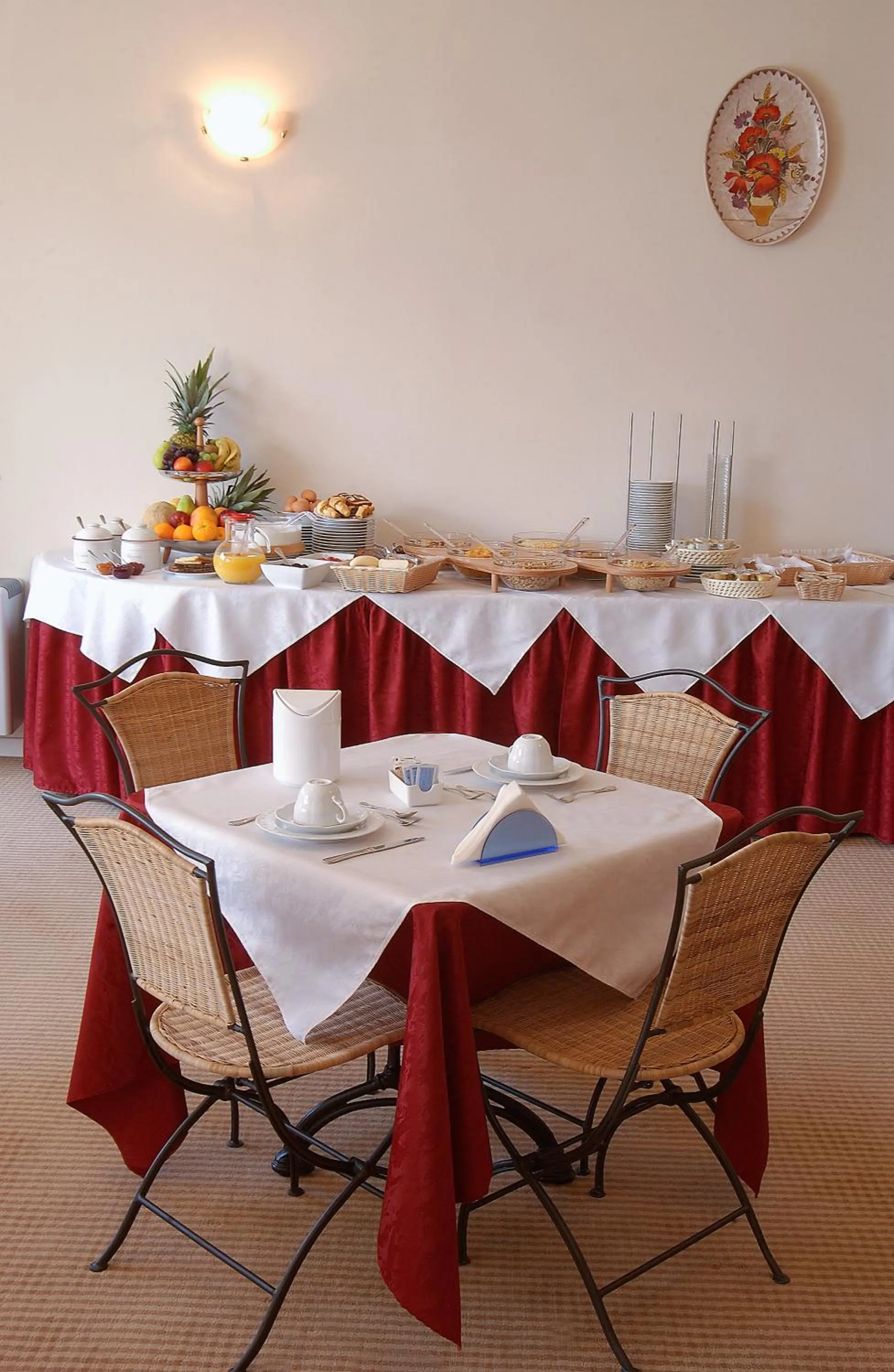 Buffet breakfast in Hotel Oasi Beach