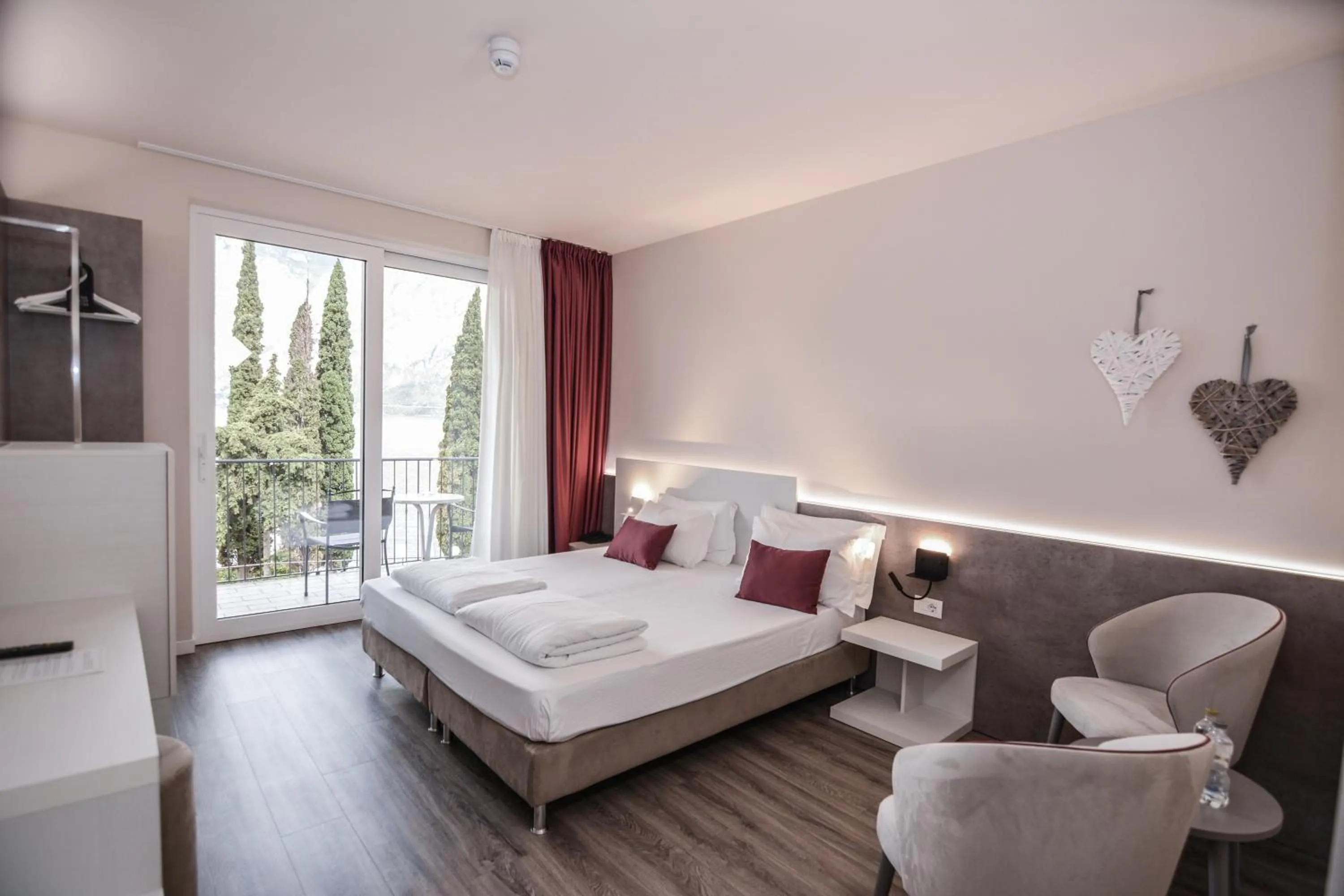 Bedroom, Bed in Hotel Oasi Beach