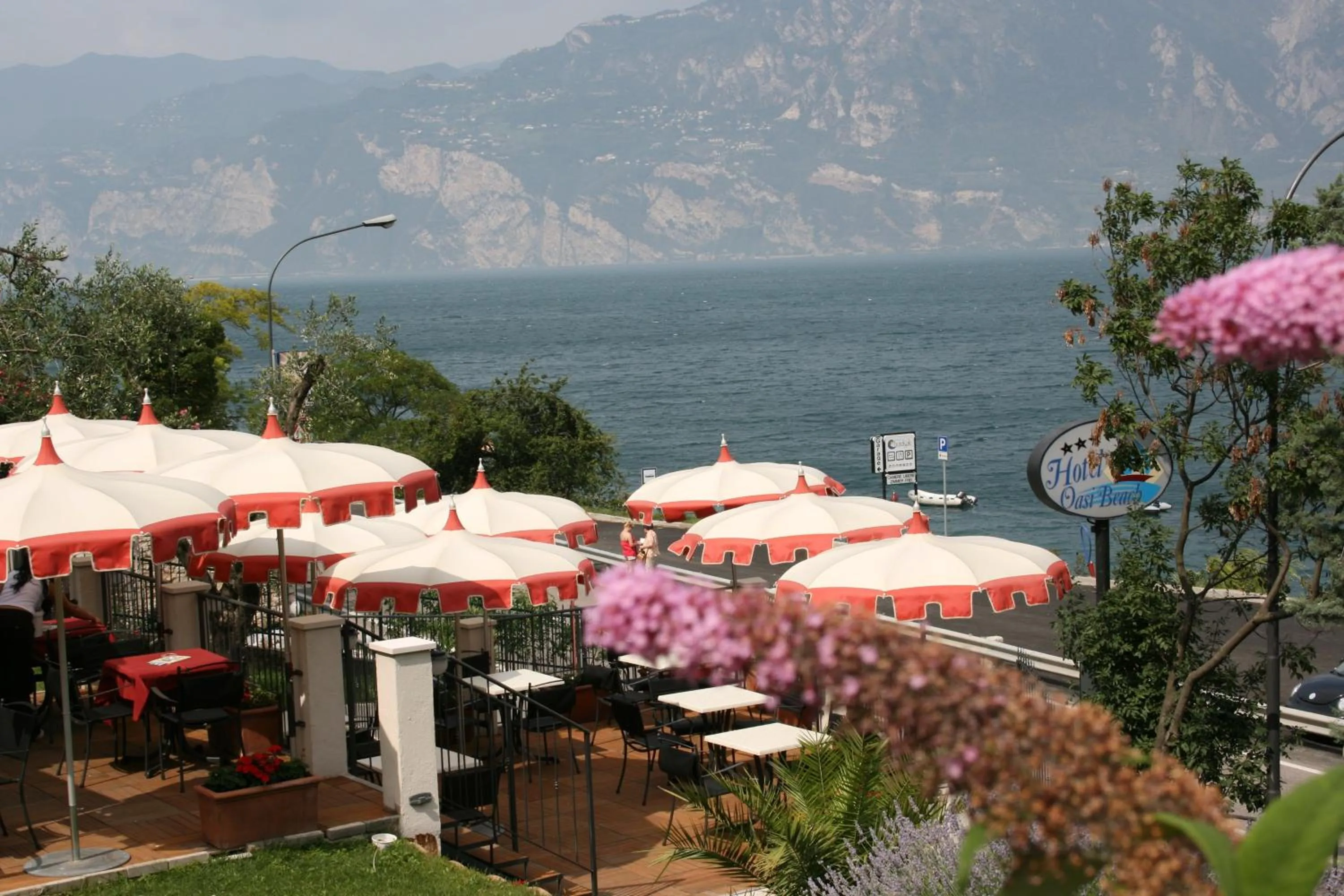 Patio in Hotel Oasi Beach