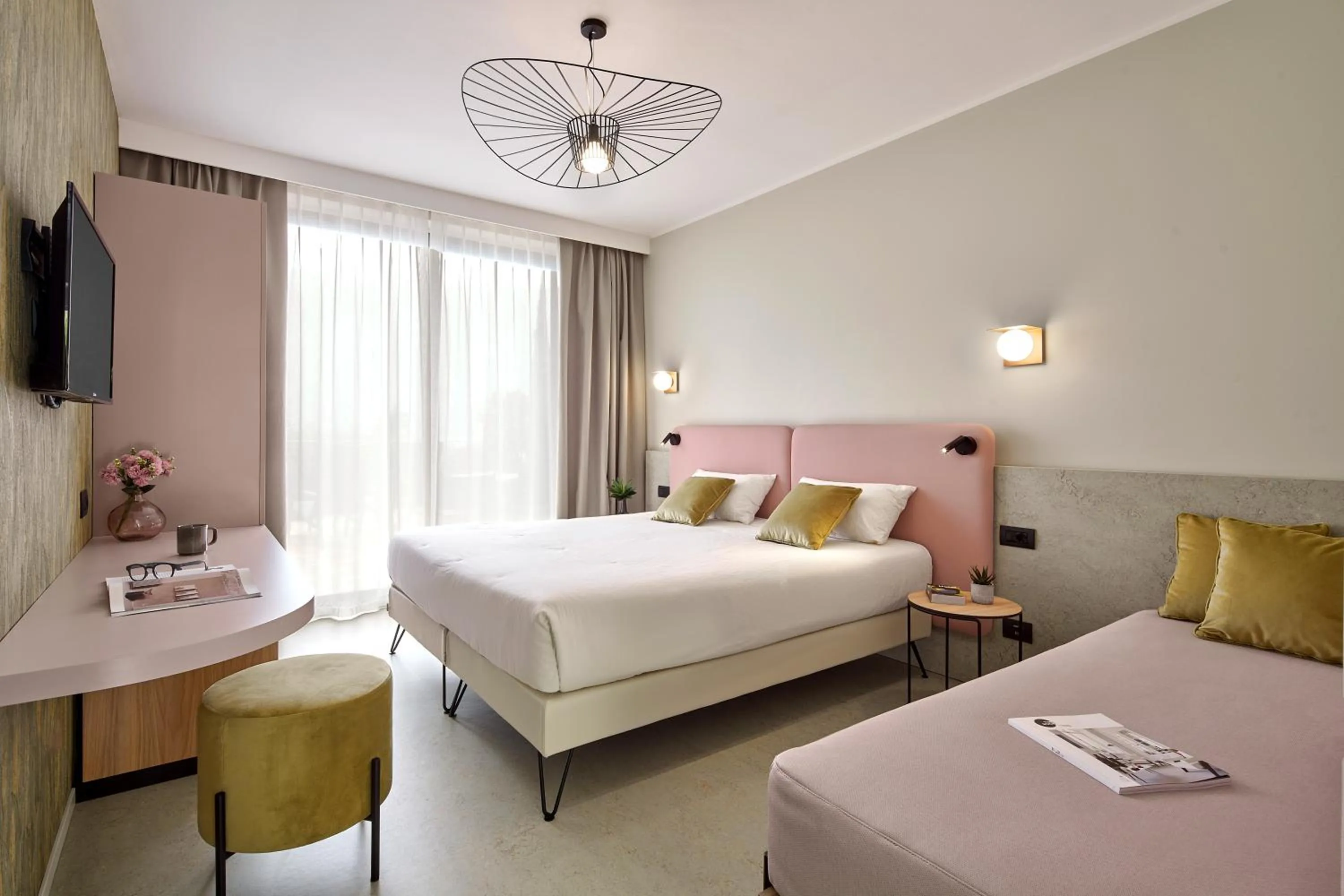 Bedroom, Bed in Hotel Oasi Beach