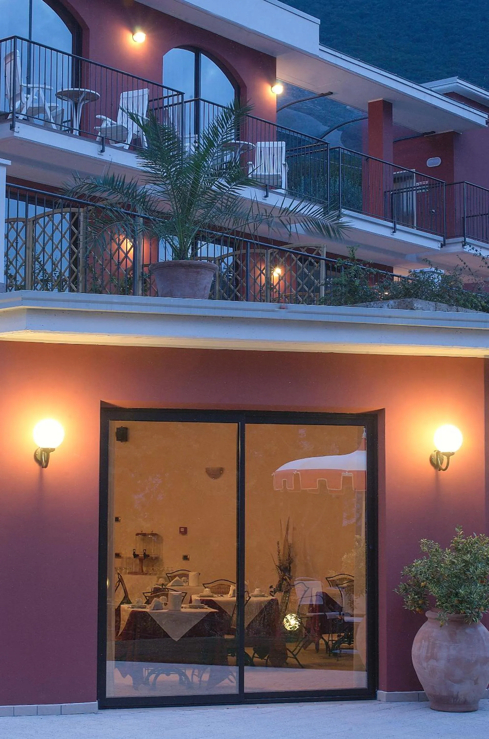 Facade/entrance in Hotel Oasi Beach