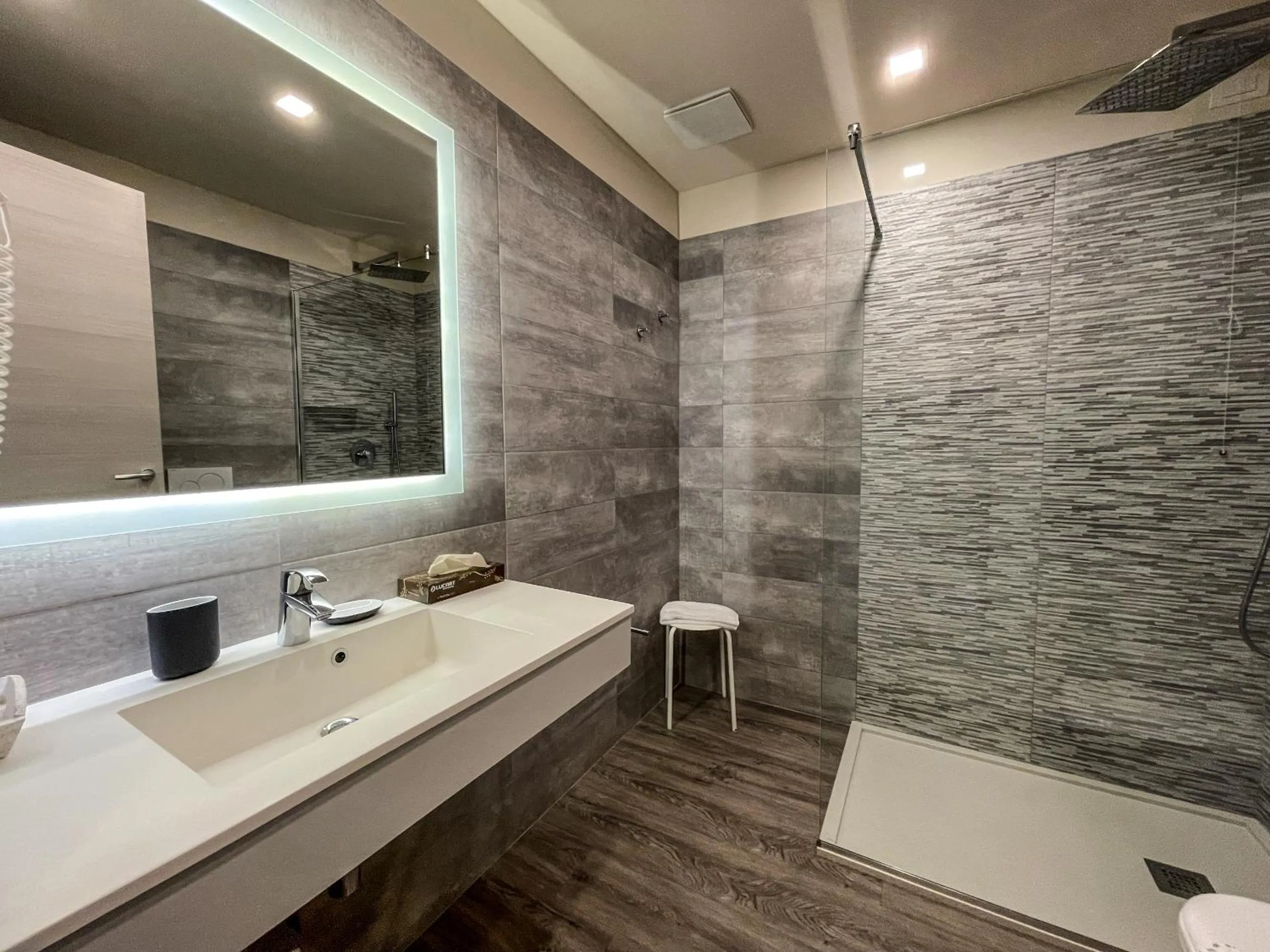 Bathroom in Hotel Oasi Beach