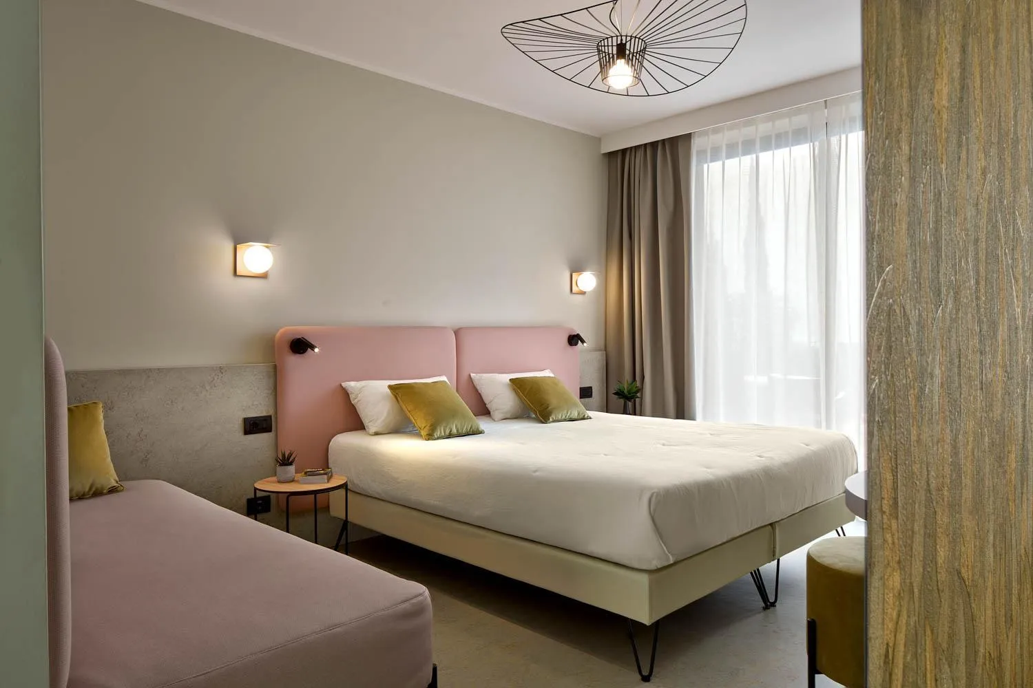 Bedroom, Bed in Hotel Oasi Beach