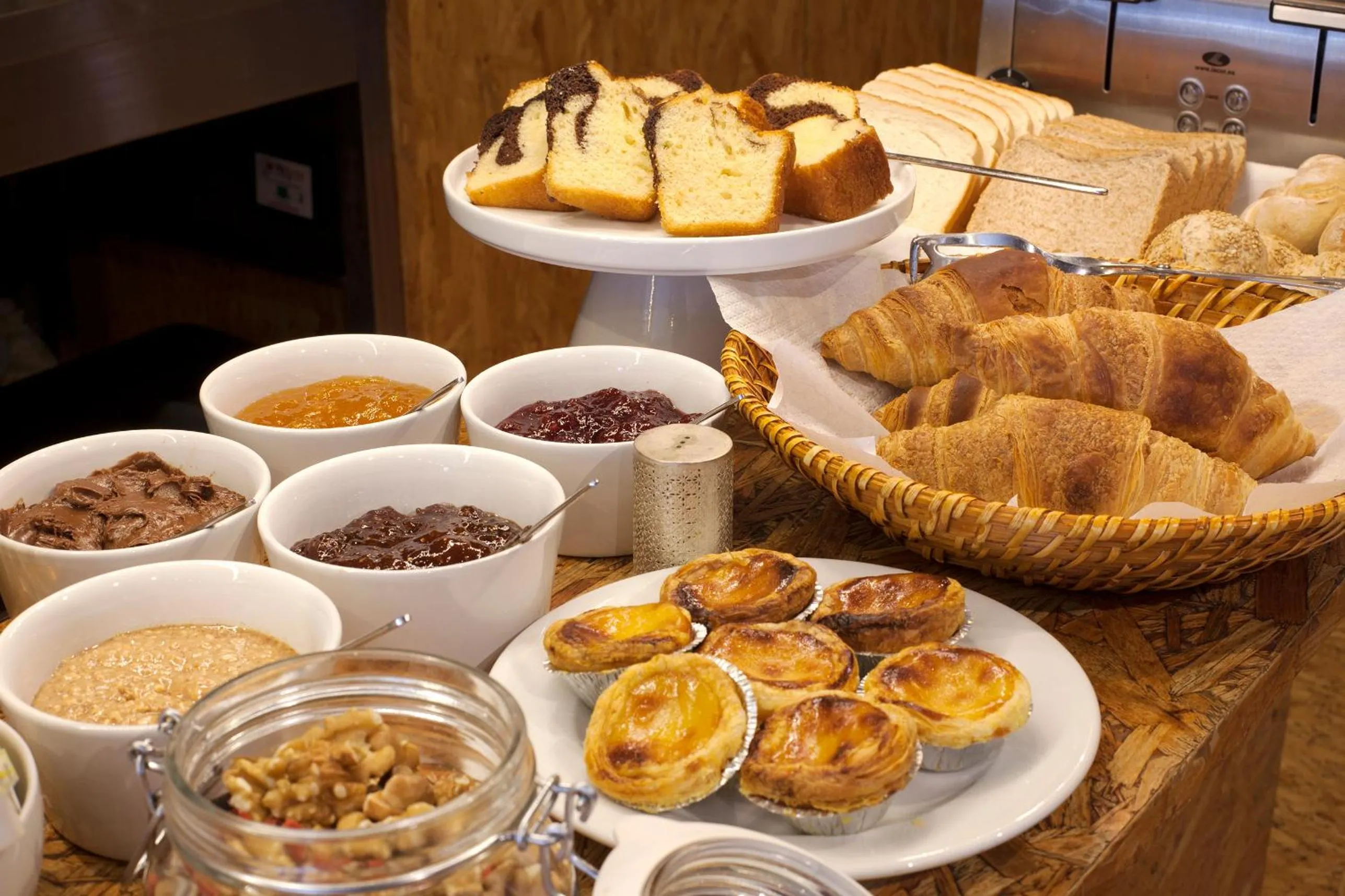 Buffet breakfast in Cale Guest House