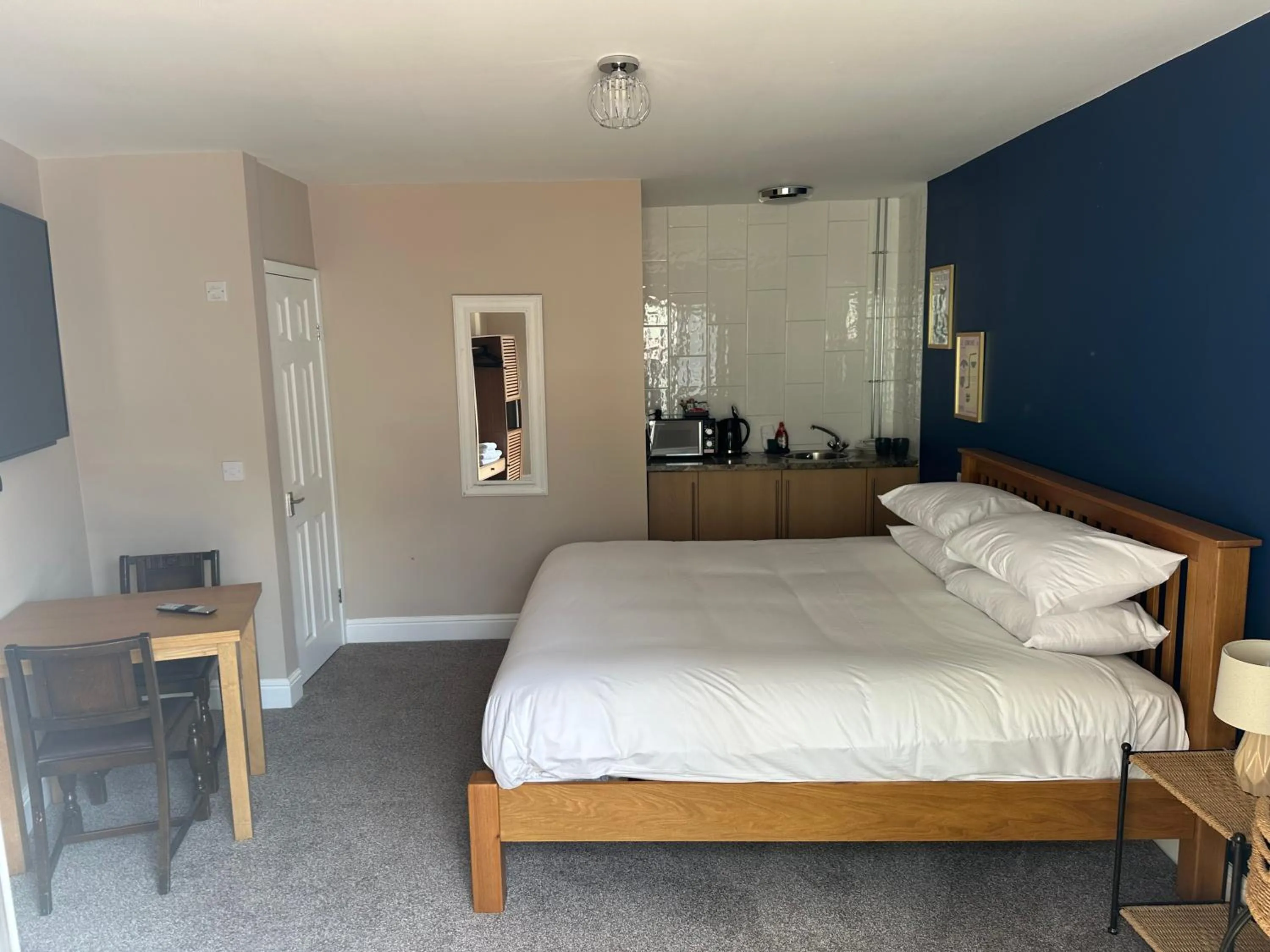 Photo of the whole room, Bed in The Olive