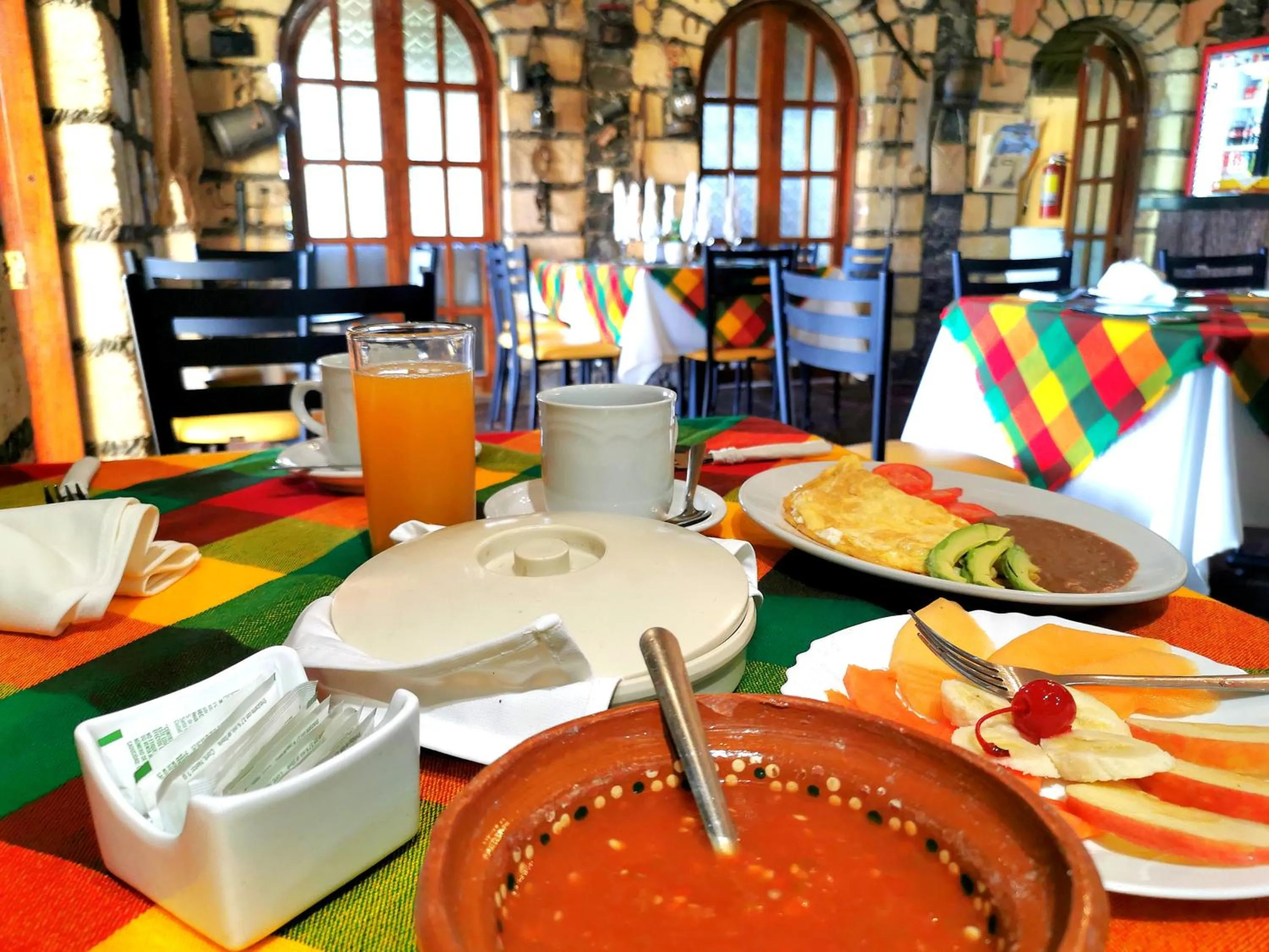 Restaurant/places to eat in Hotel La Estancia