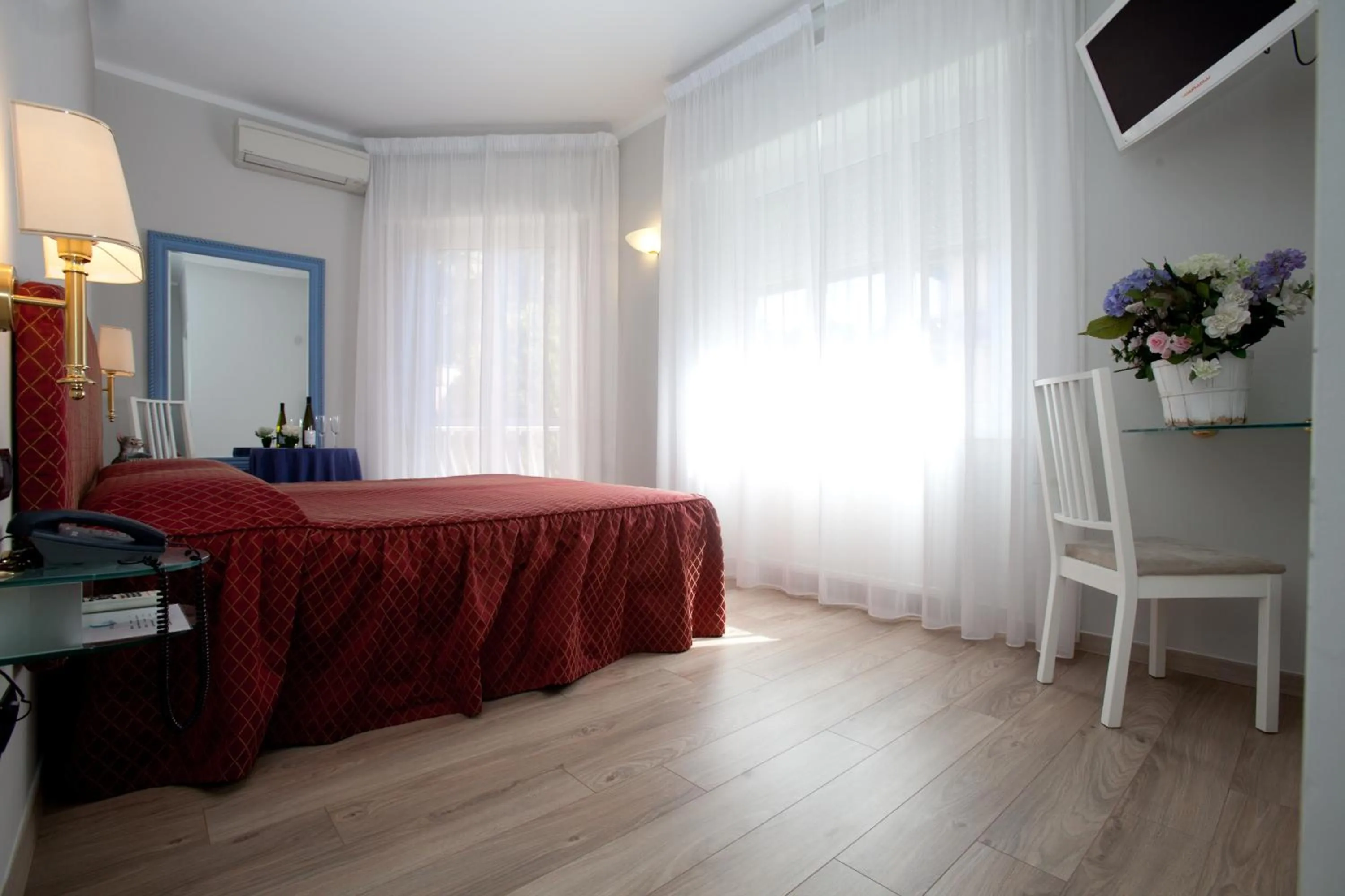 Photo of the whole room in Hotel Il Gatto