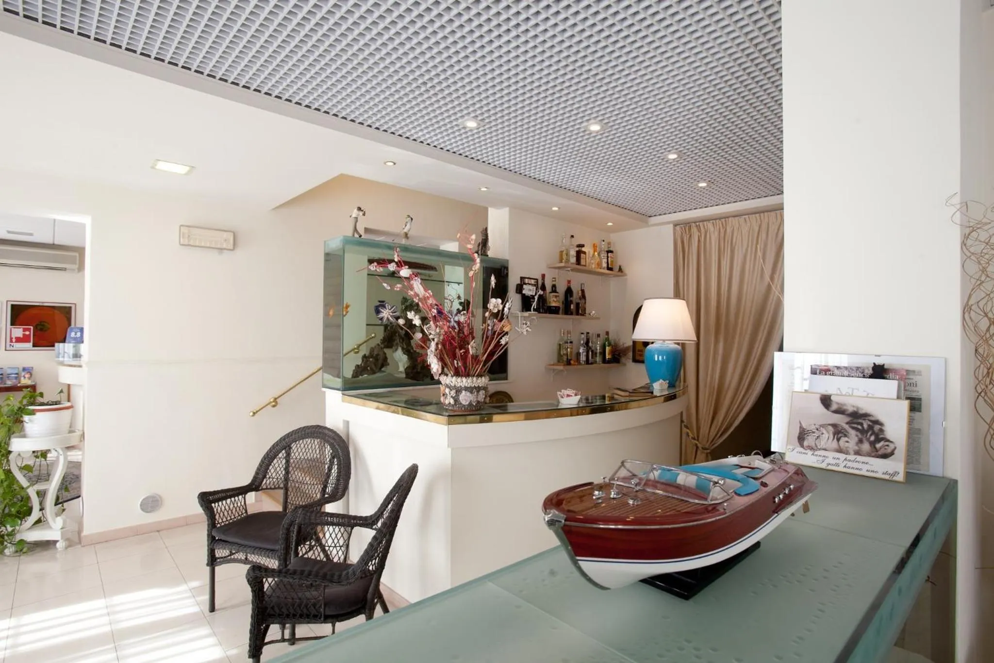 Communal lounge/ TV room in Hotel Il Gatto