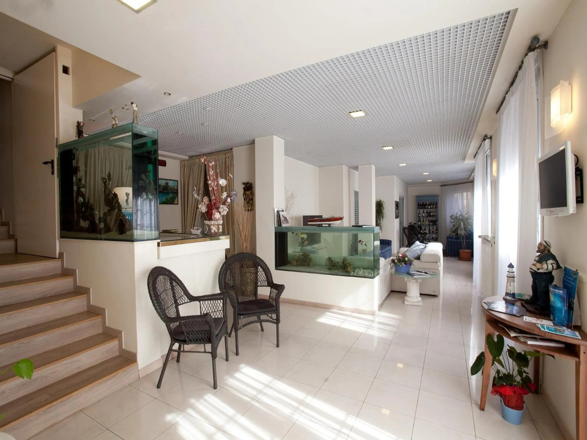 Communal lounge/ TV room in Hotel Il Gatto