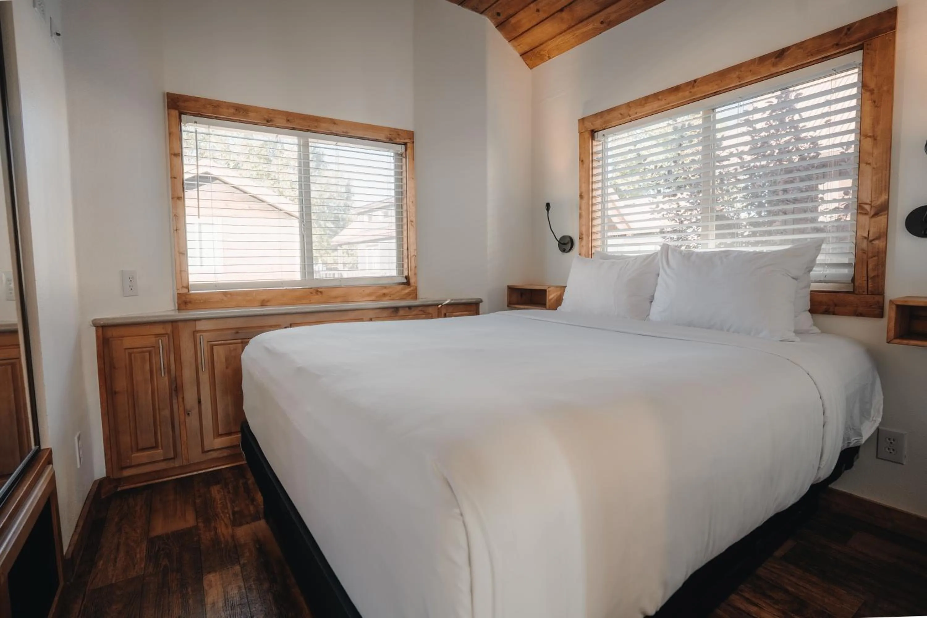 Bedroom, Bed in Teton Valley Resort
