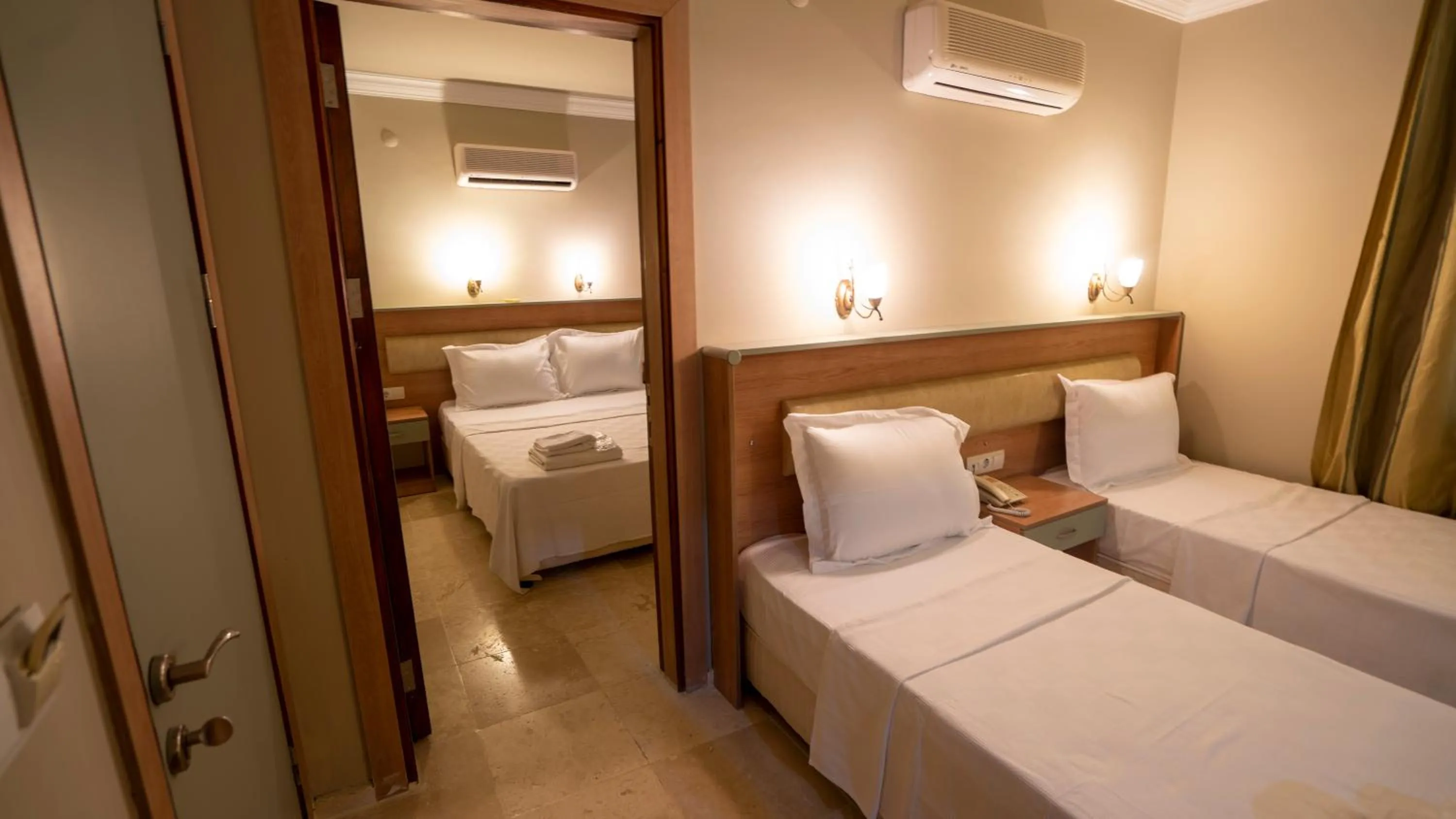 Photo of the whole room in Ebruli Hotel Cunda