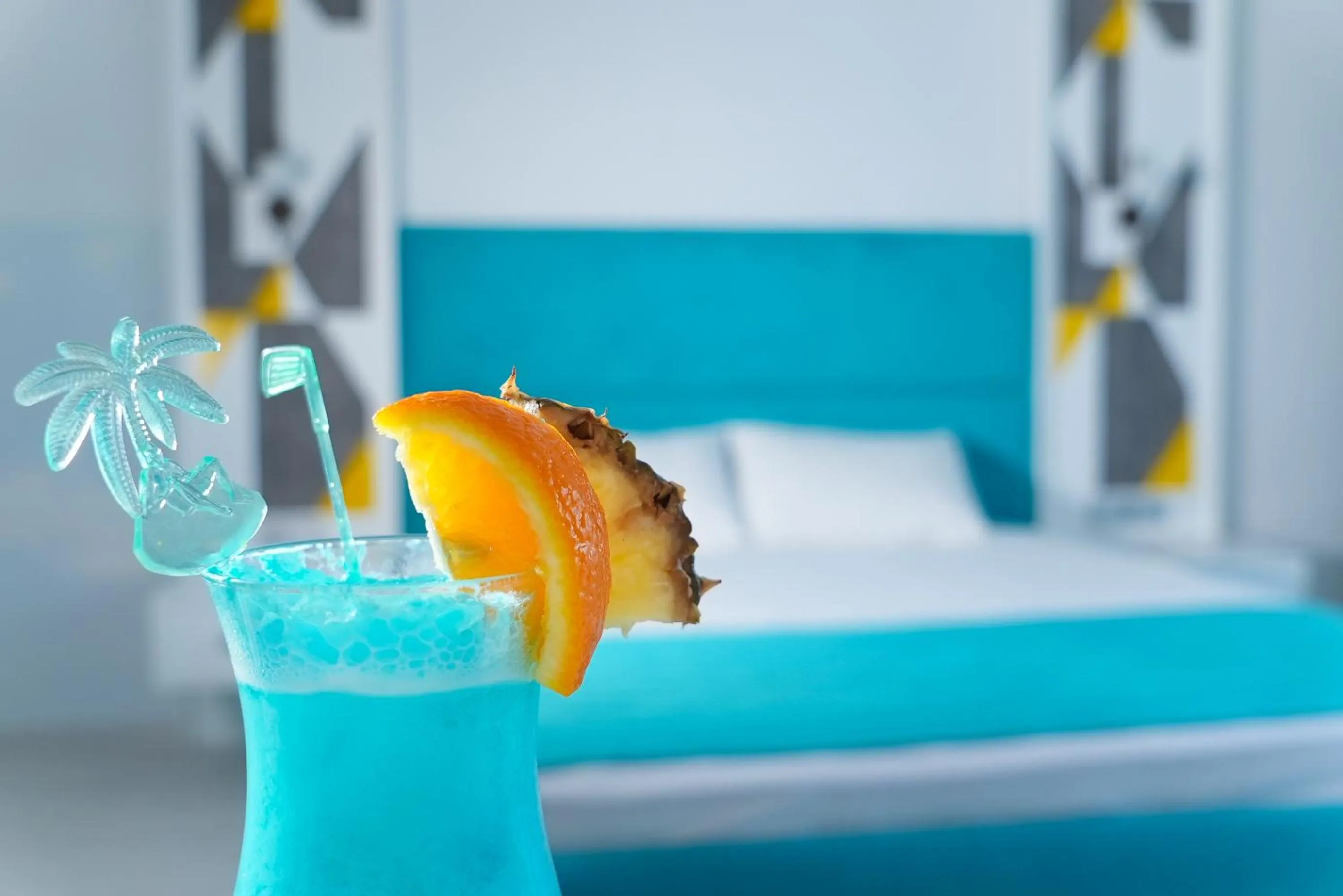 Alcoholic drinks, Bed in Sunsan Hotel