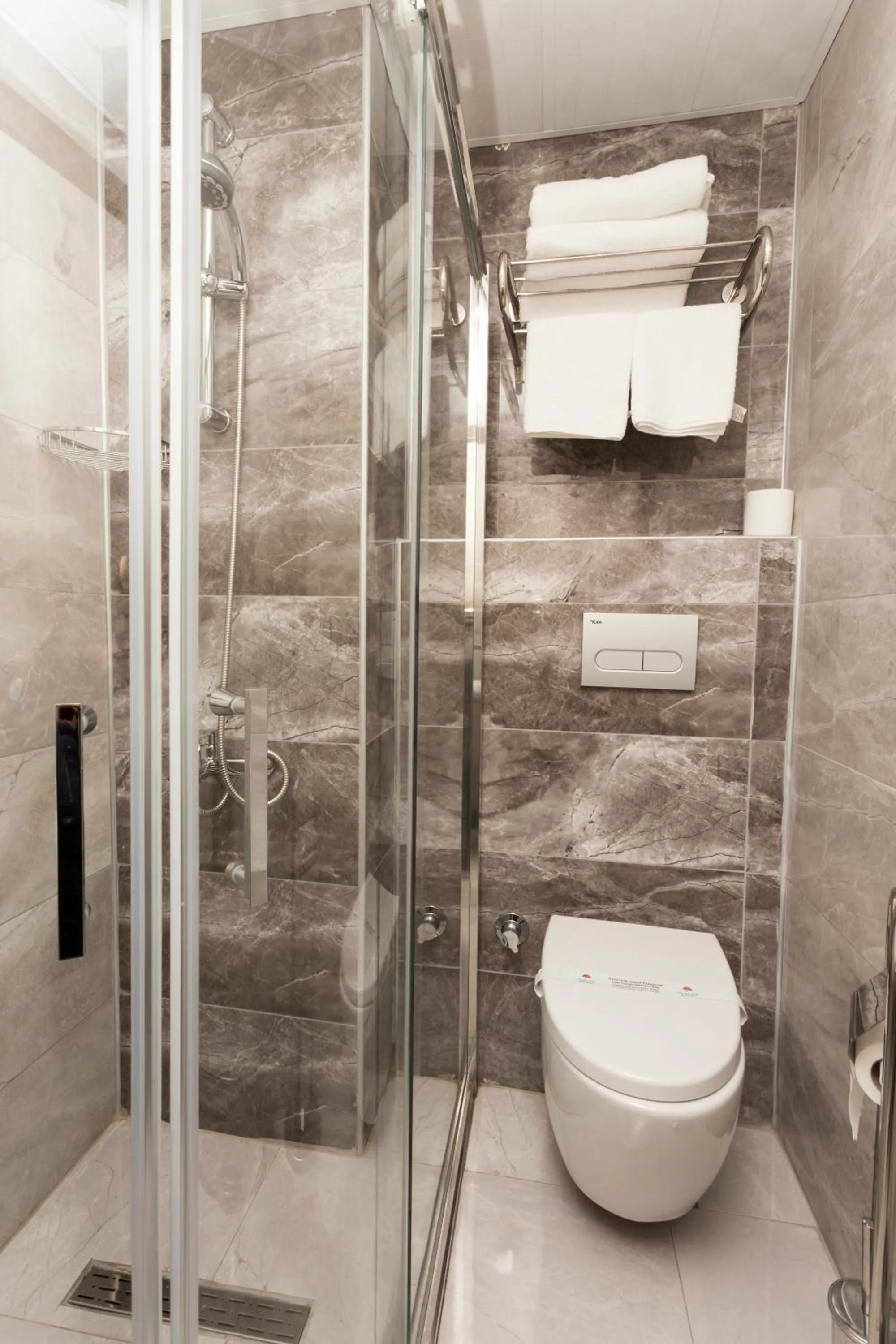 Shower in Sunsan Hotel