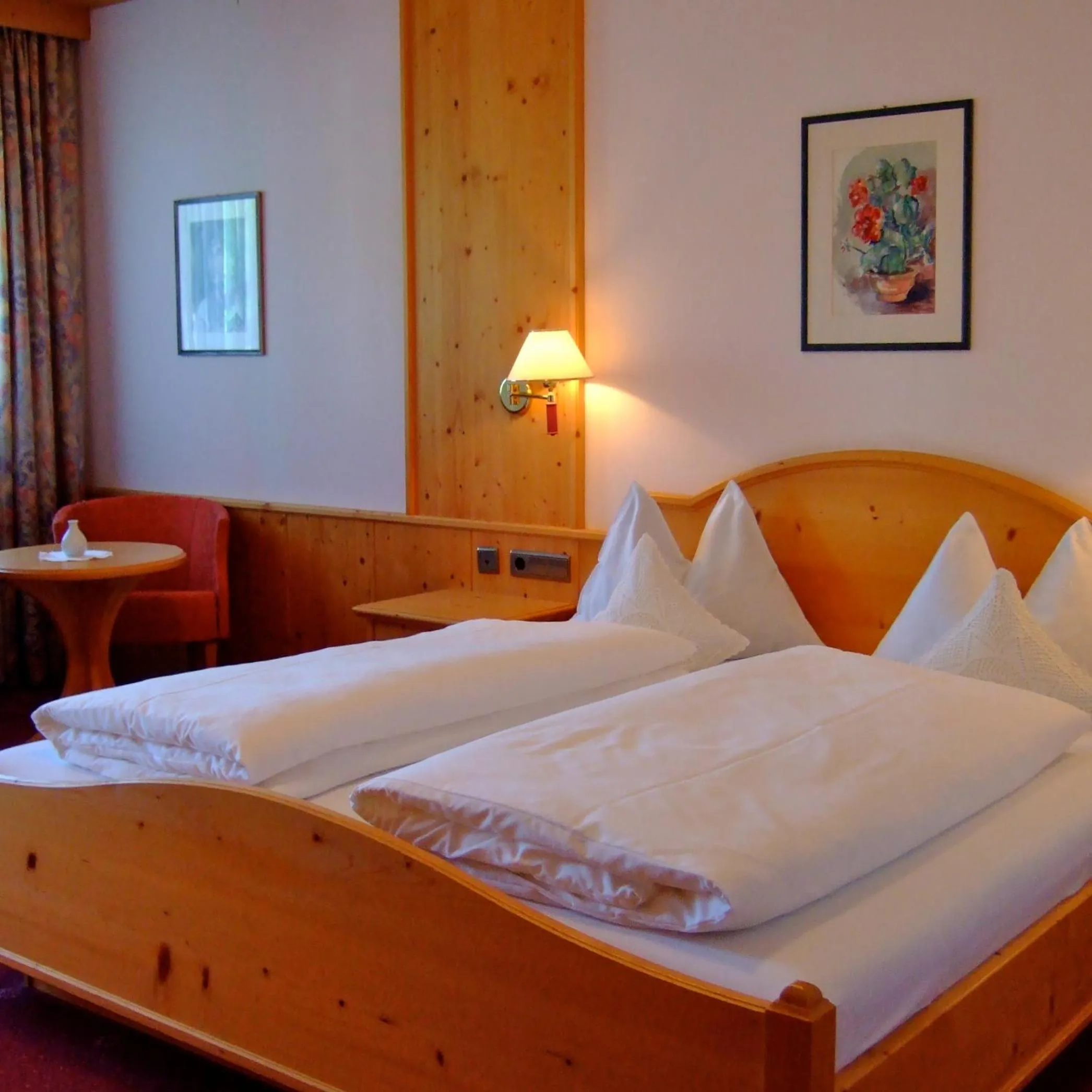 Bedroom, Bed in Hotel Tyrol