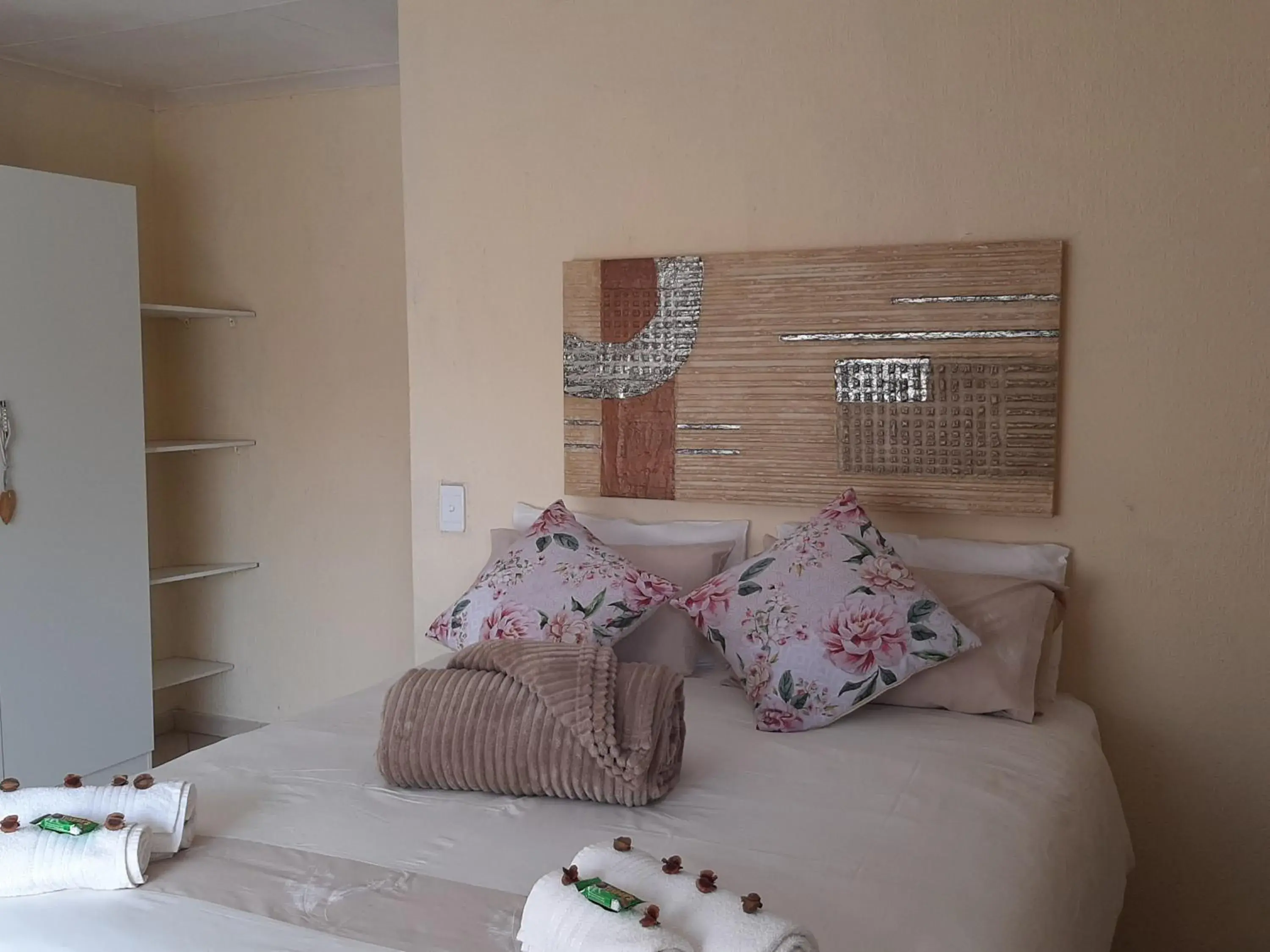 Comfort Triple Room with Shower - single occupancy in Aloes Bush Stay Comfort Triple Room with Shower - single occupancy in Aloes Bush Stay
