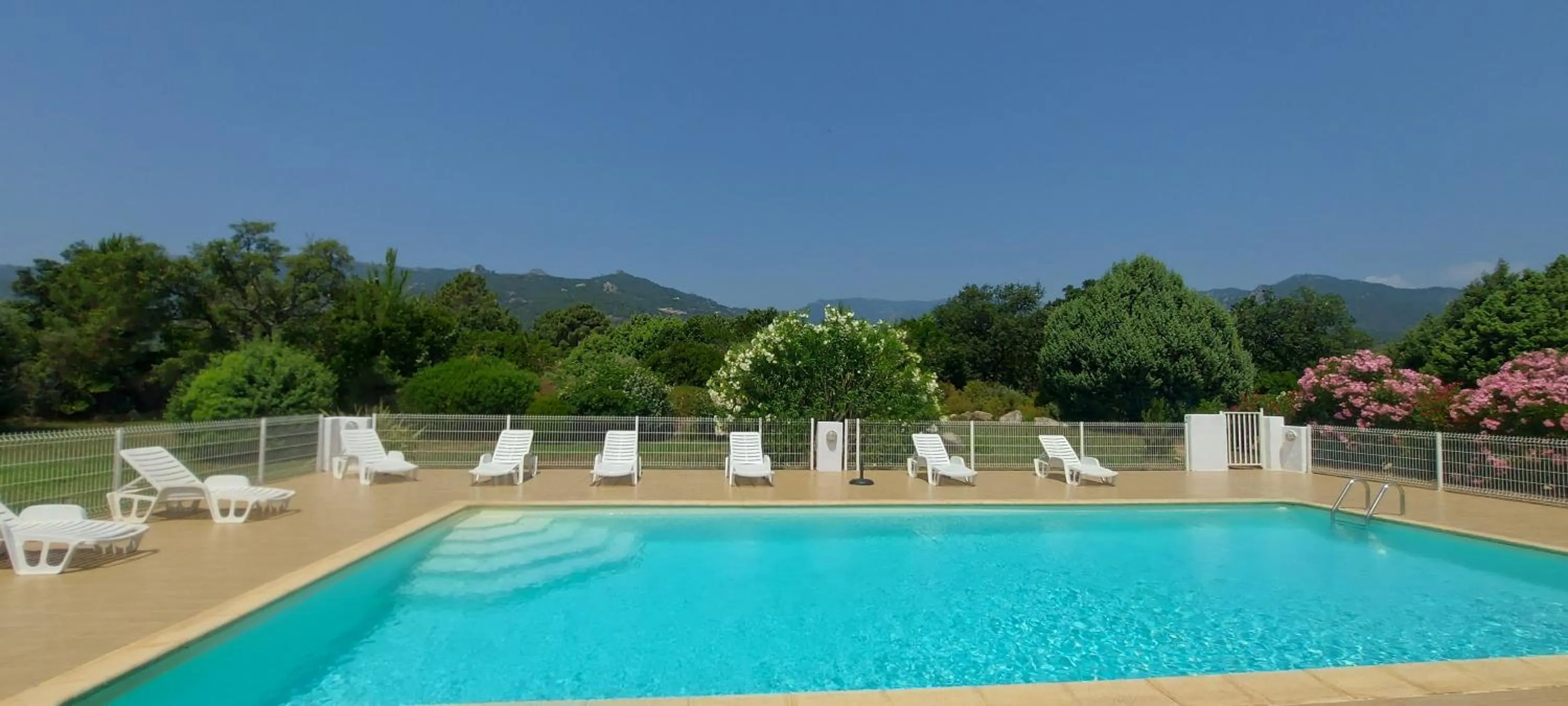 Swimming pool in Residence Riviera