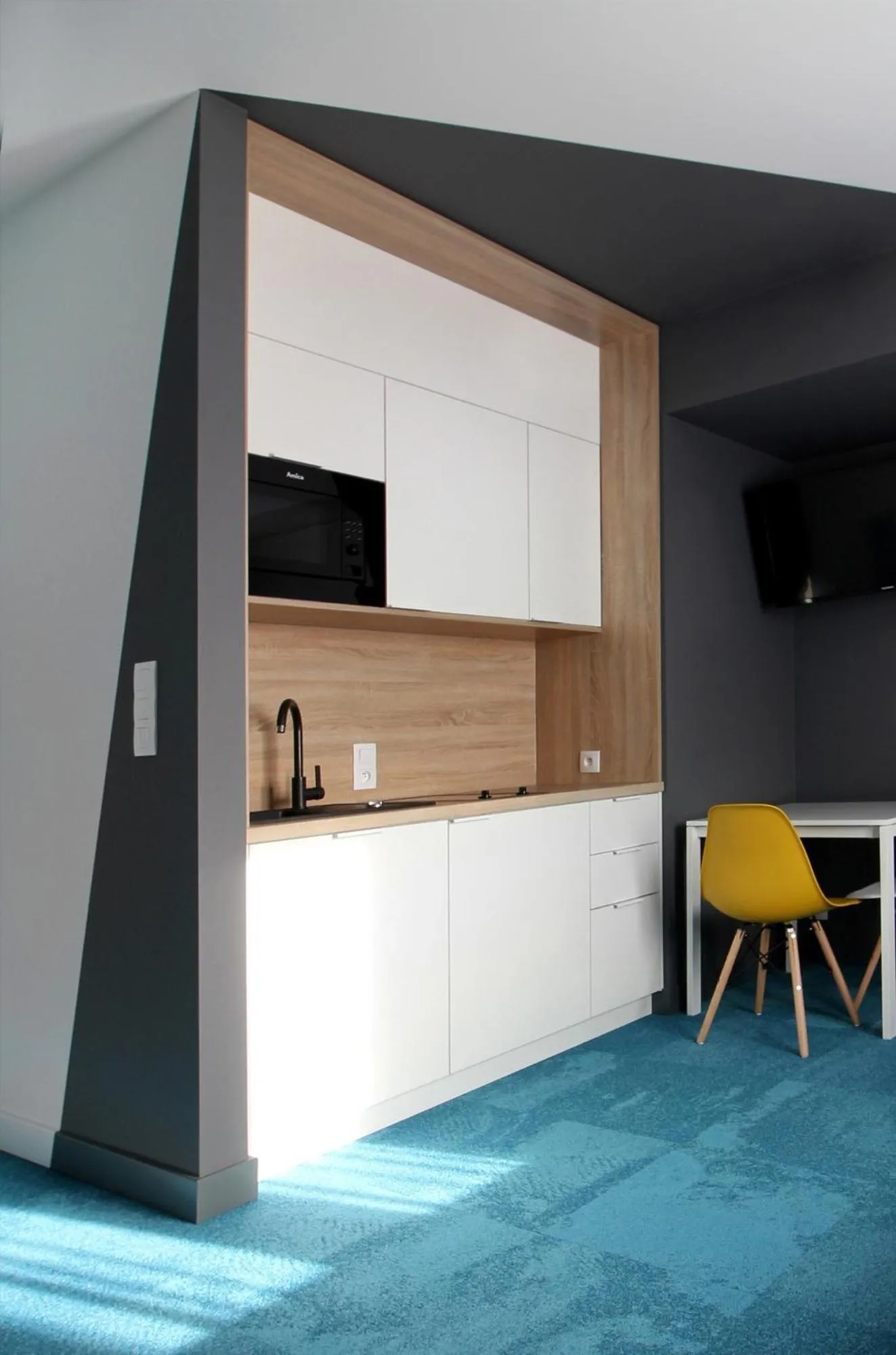 TV and multimedia in Lemon Plaza Hotel