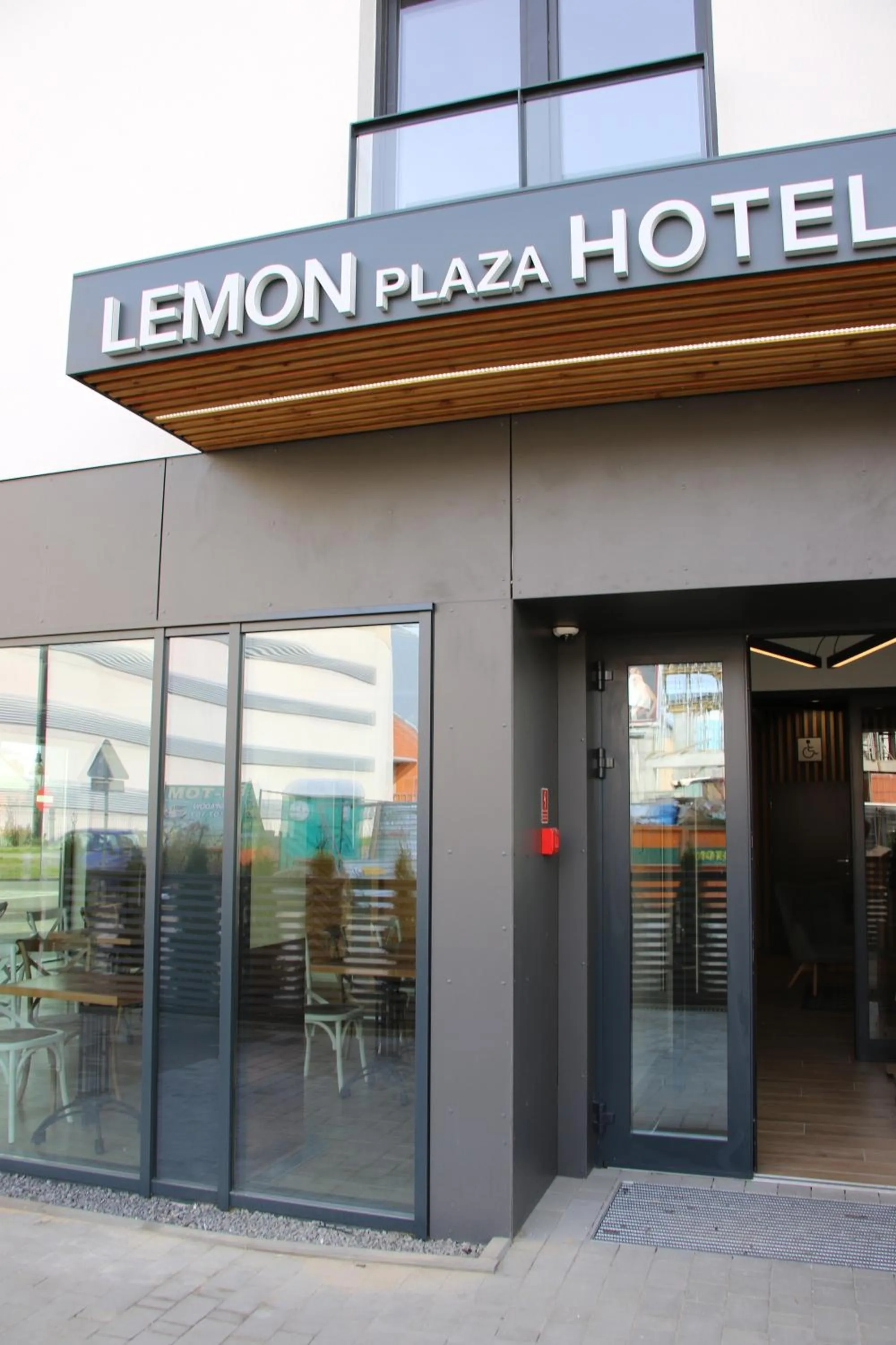 Facade/entrance in Lemon Plaza Hotel