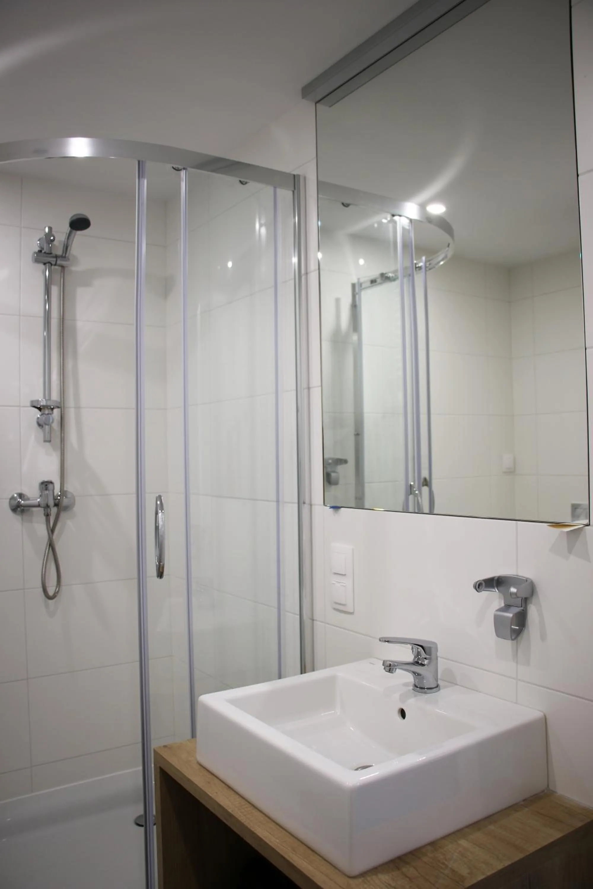 Shower in Lemon Plaza Hotel